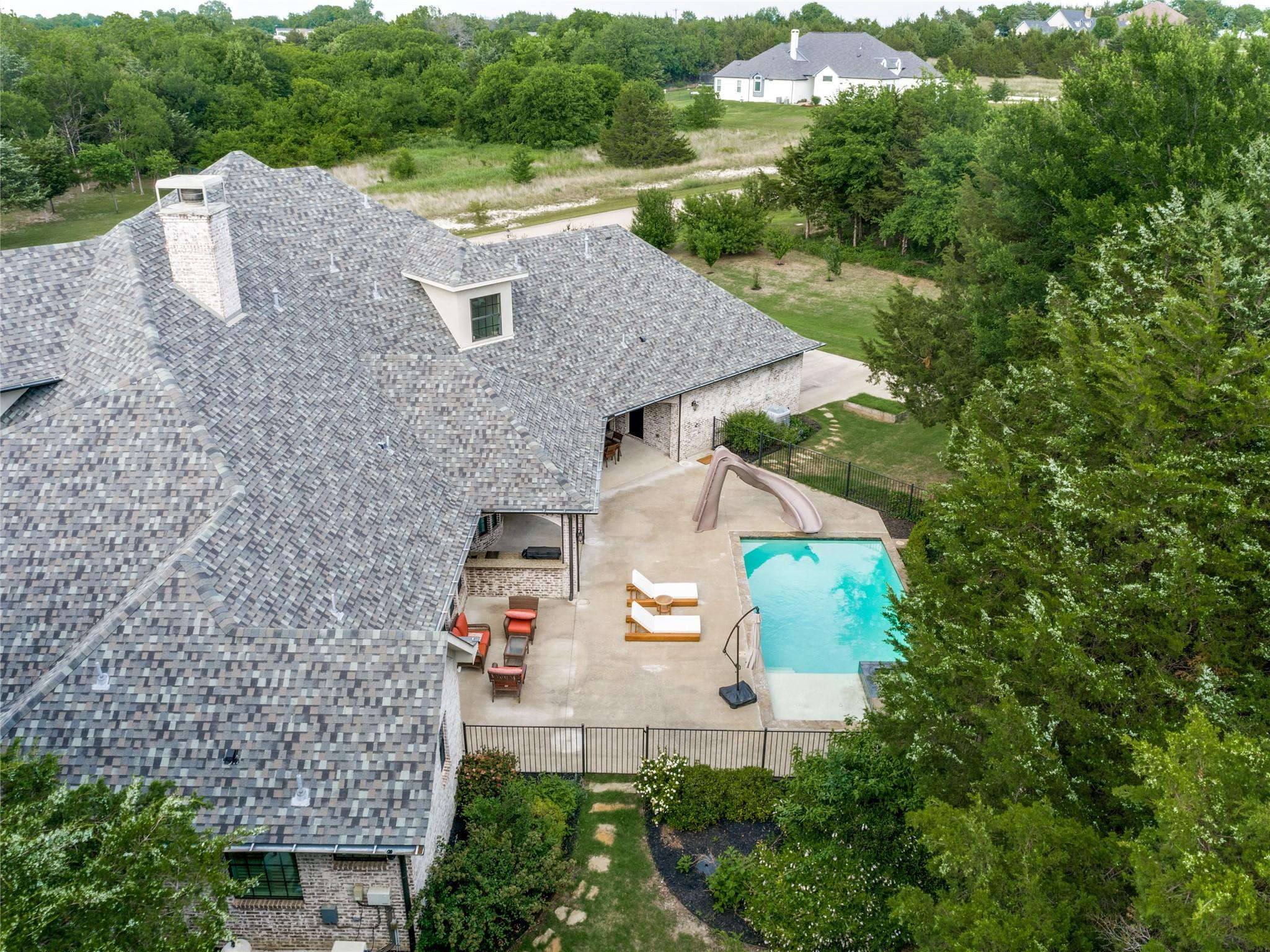 main property photo 30