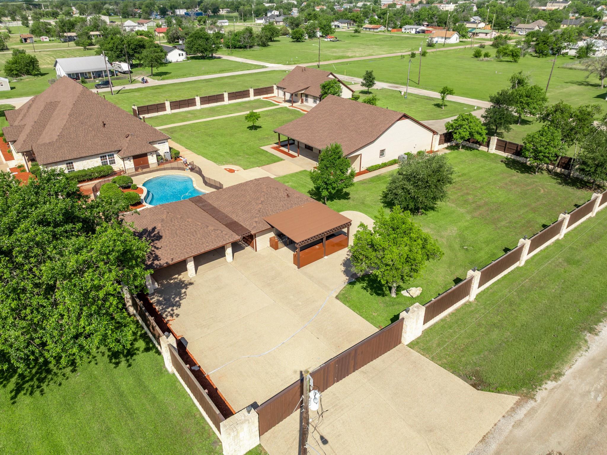 main property photo 39