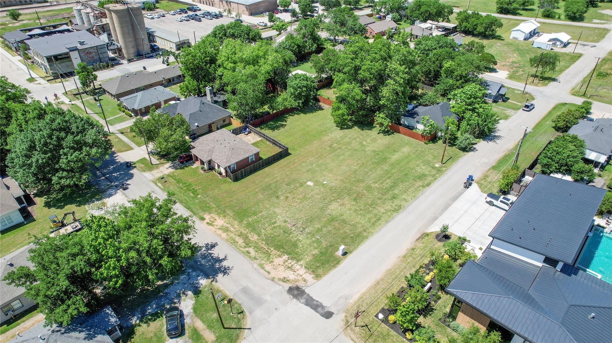 main property photo 10