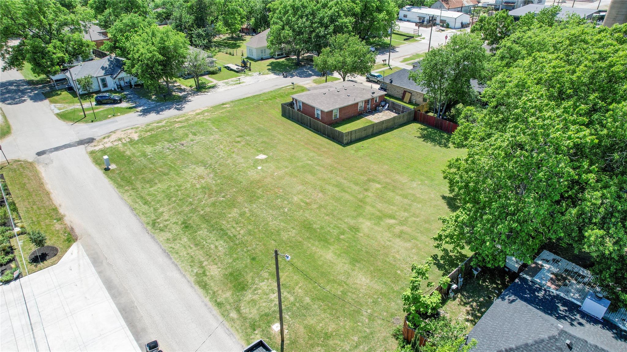 main property photo 28