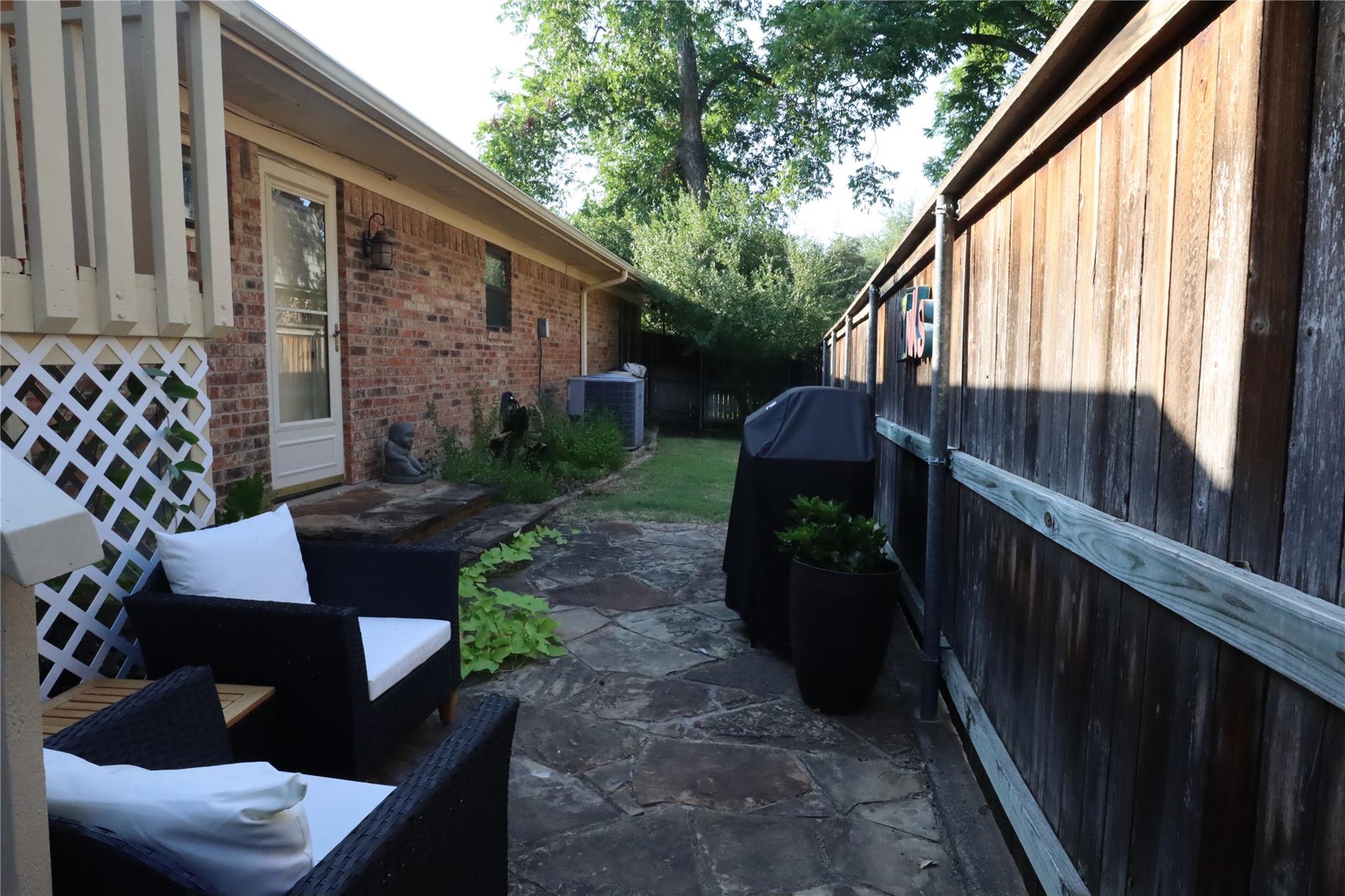main property photo 30