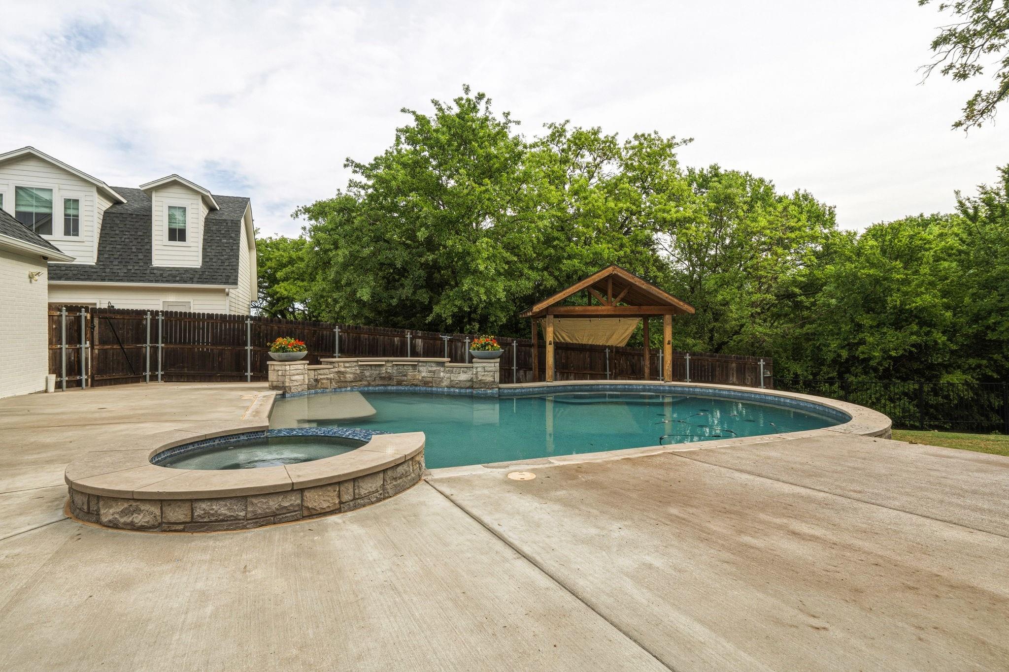 main property photo 33