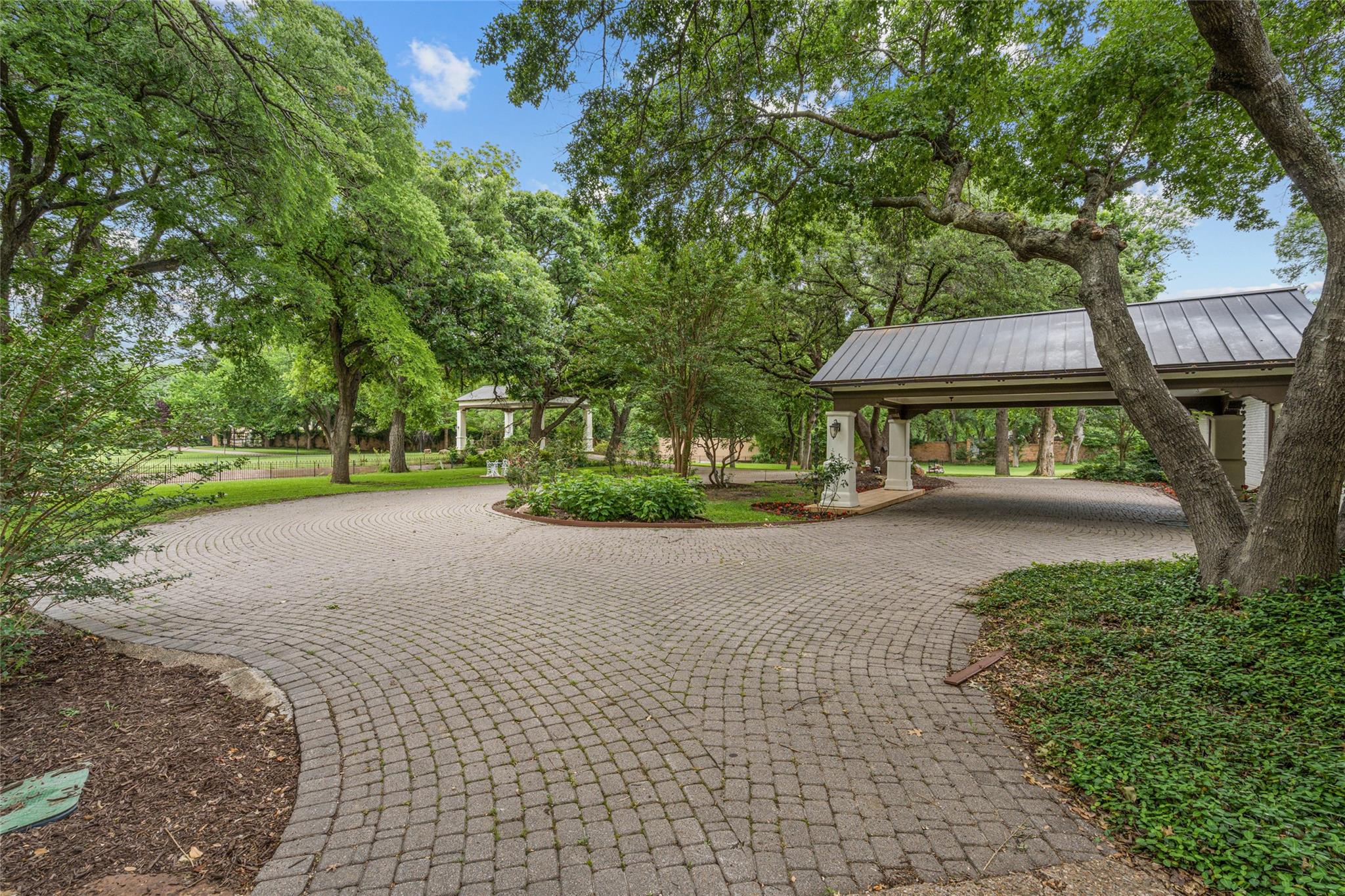 main property photo 33