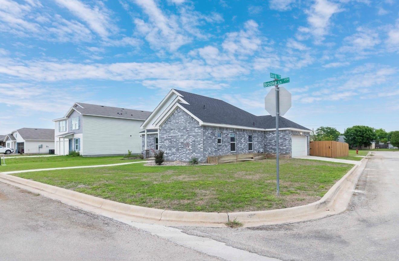 main property photo 30
