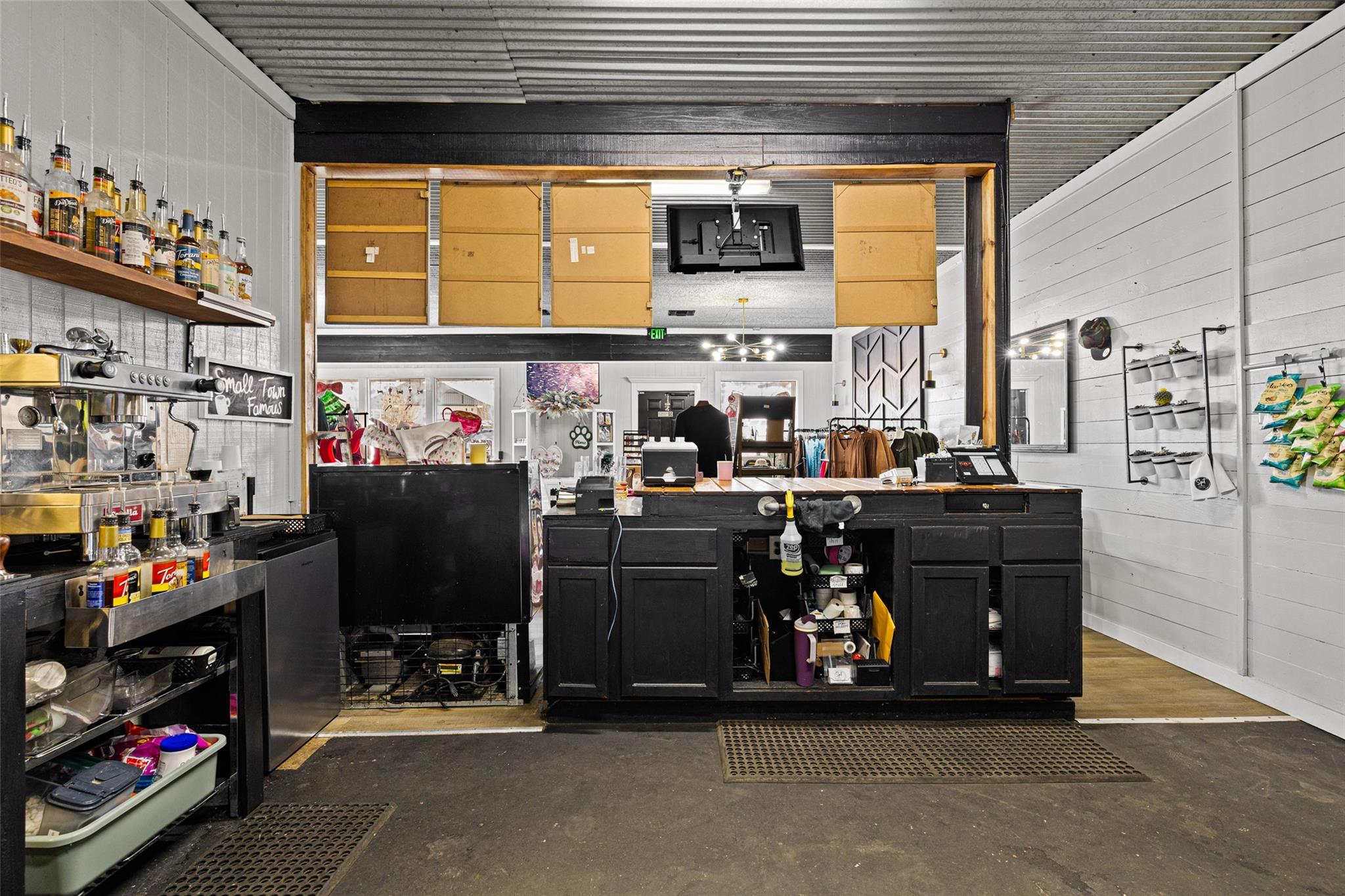 main property photo 30