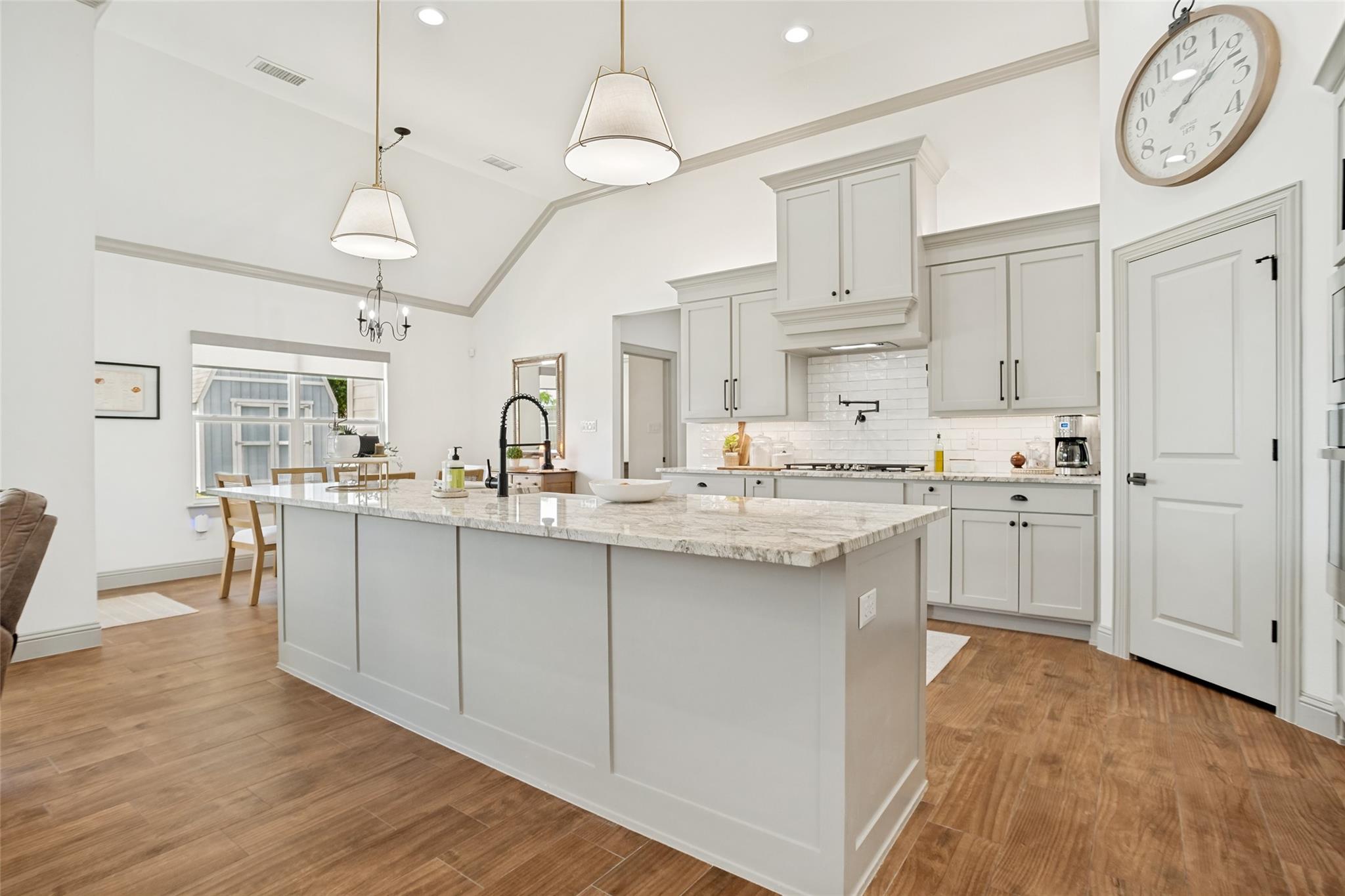 property viewer photo 13