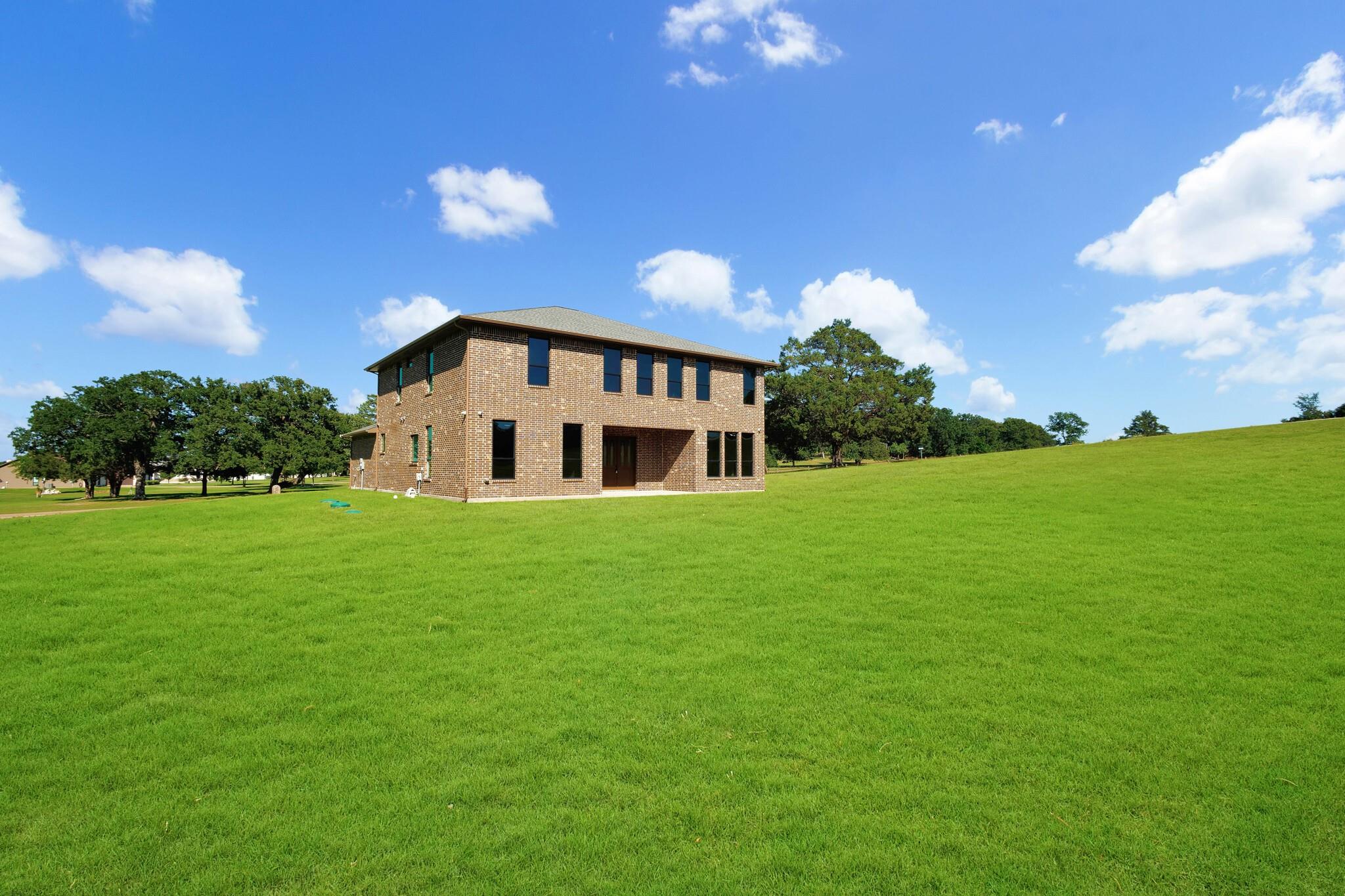 main property photo 8