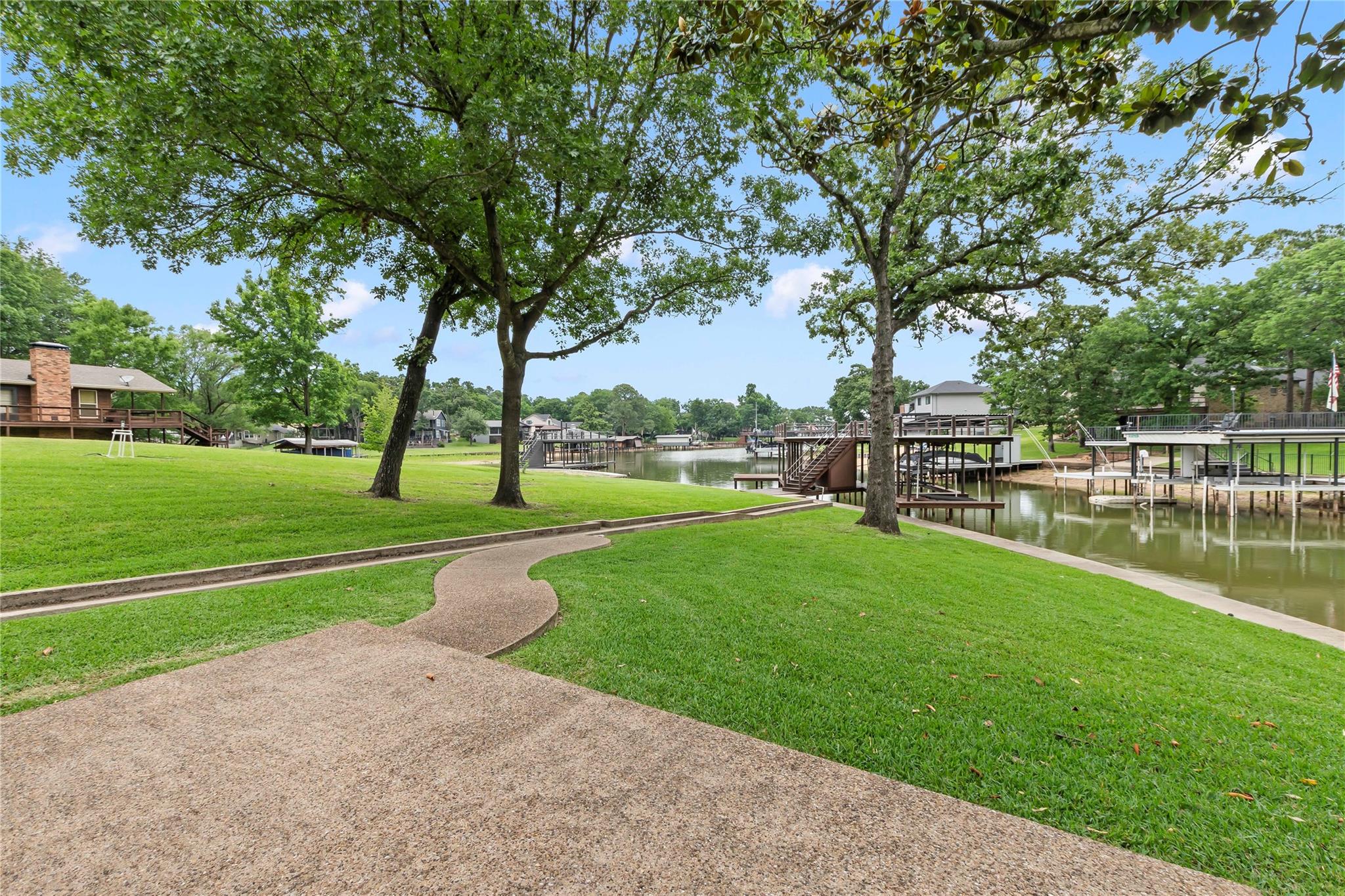 main property photo 18