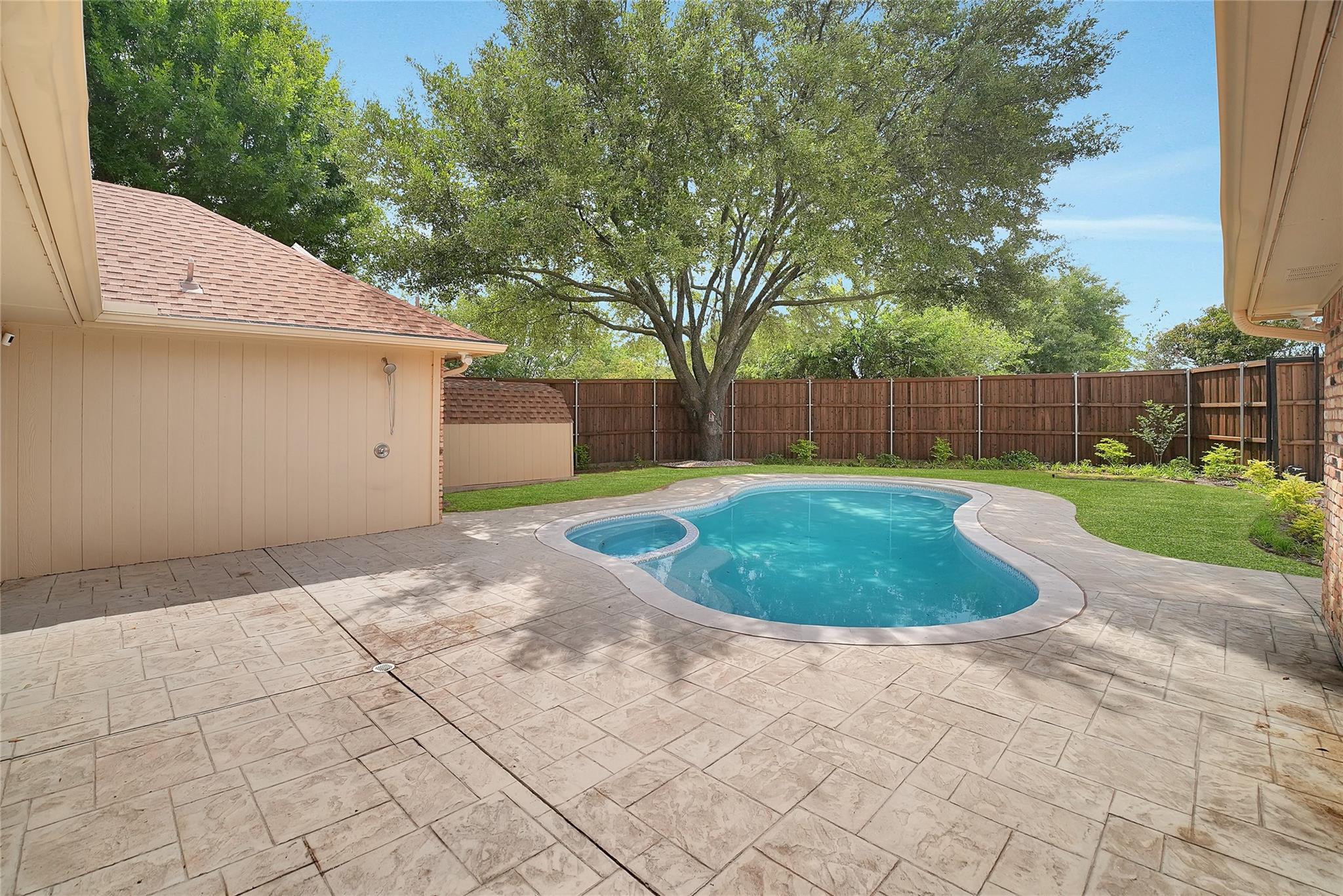main property photo 25