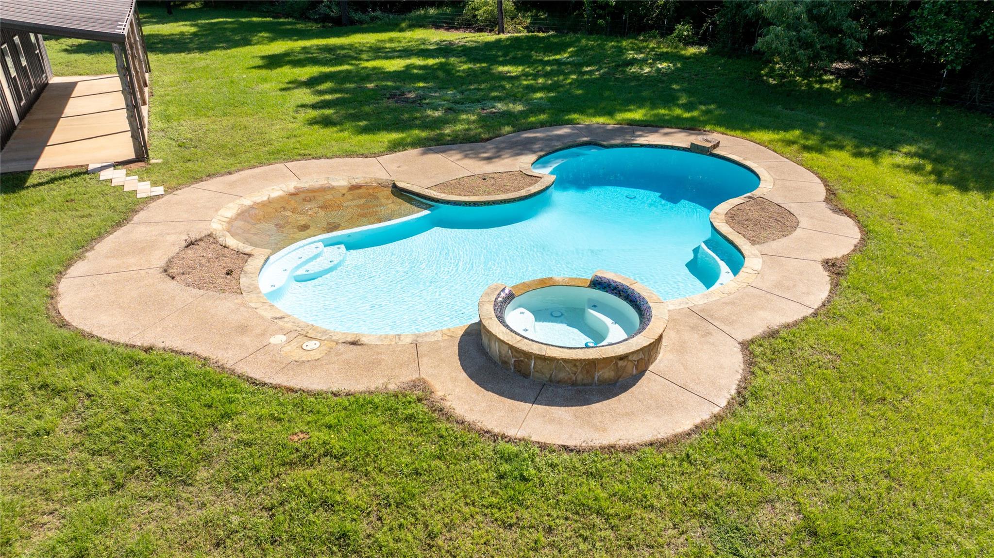 main property photo 36