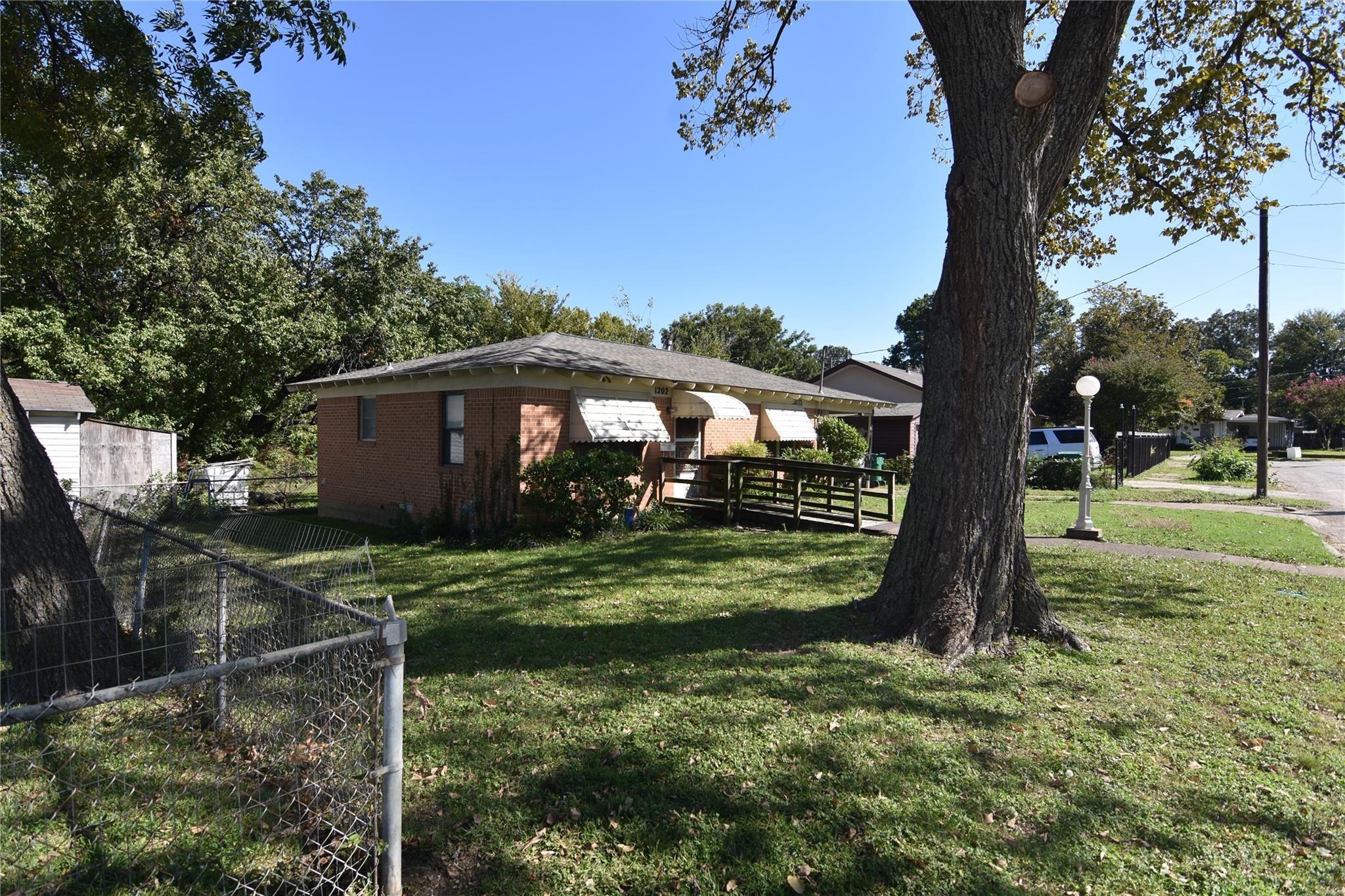 main property photo 14