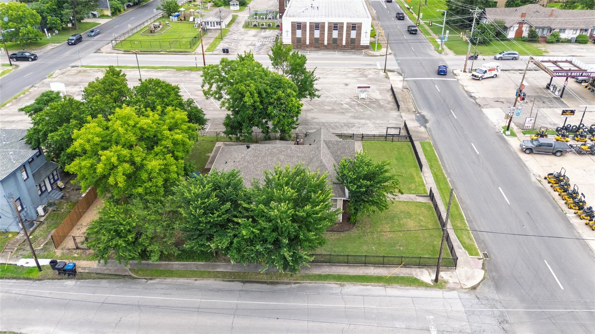 main property photo 30