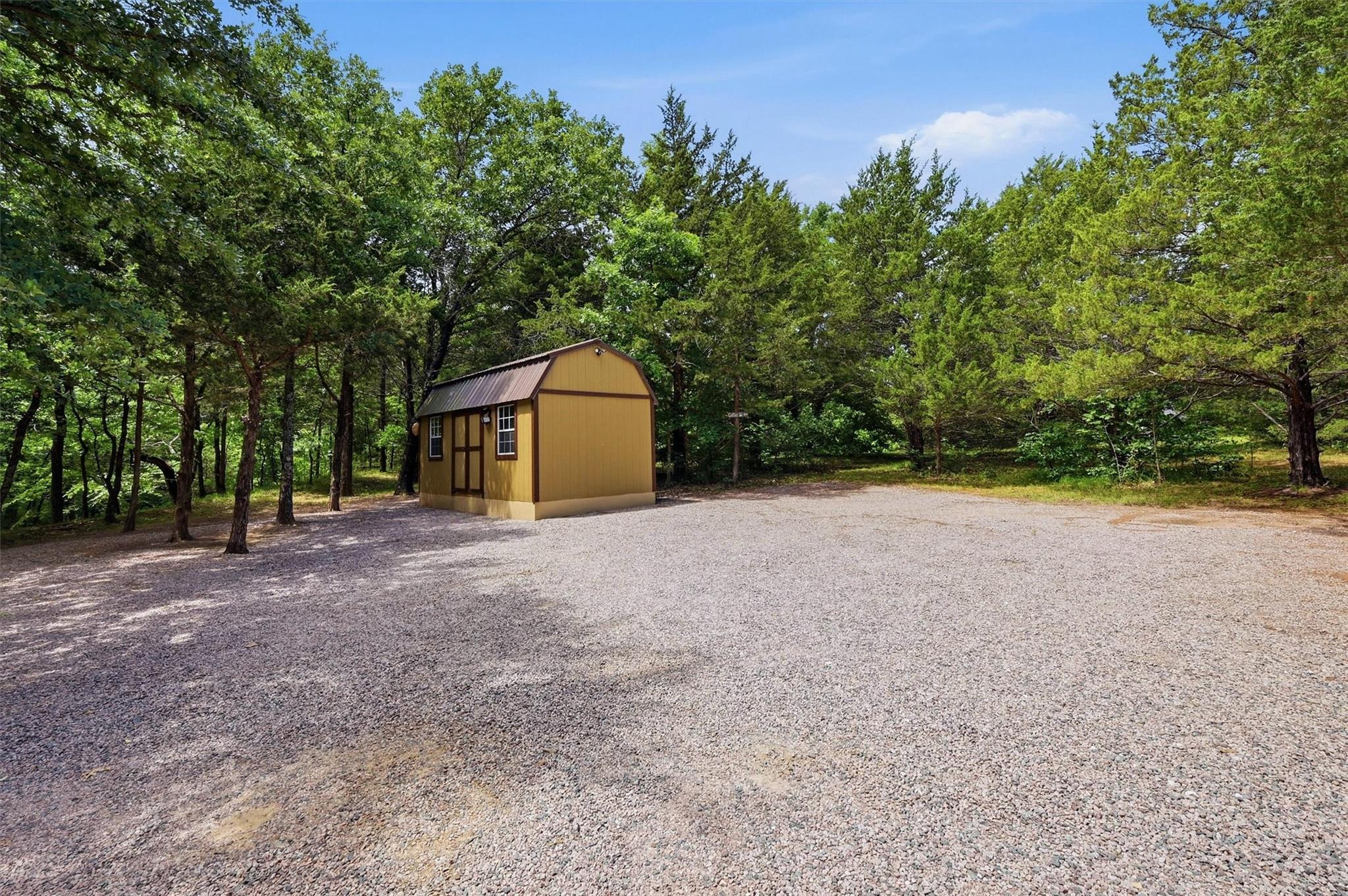 main property photo 28