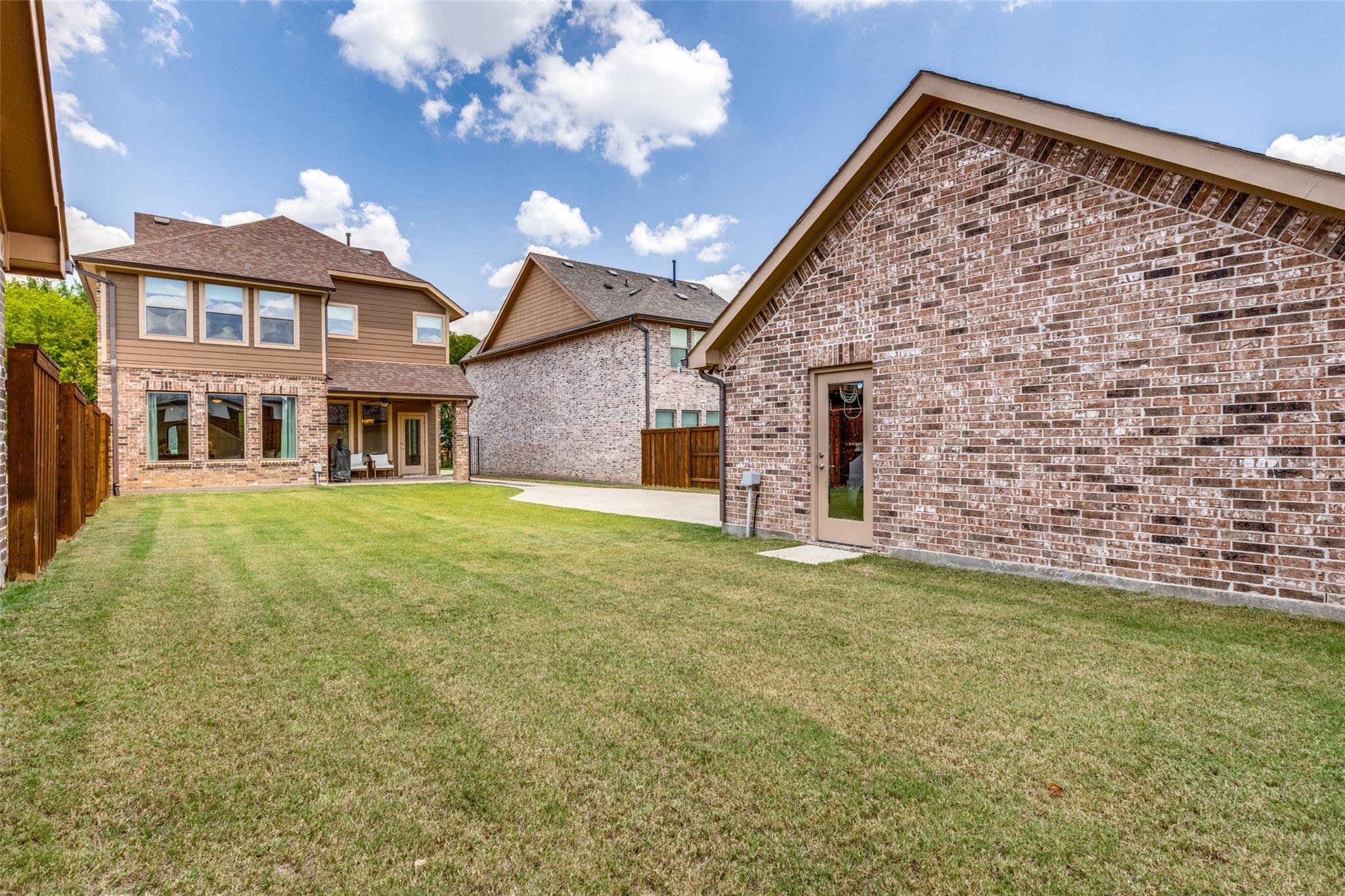 main property photo 30