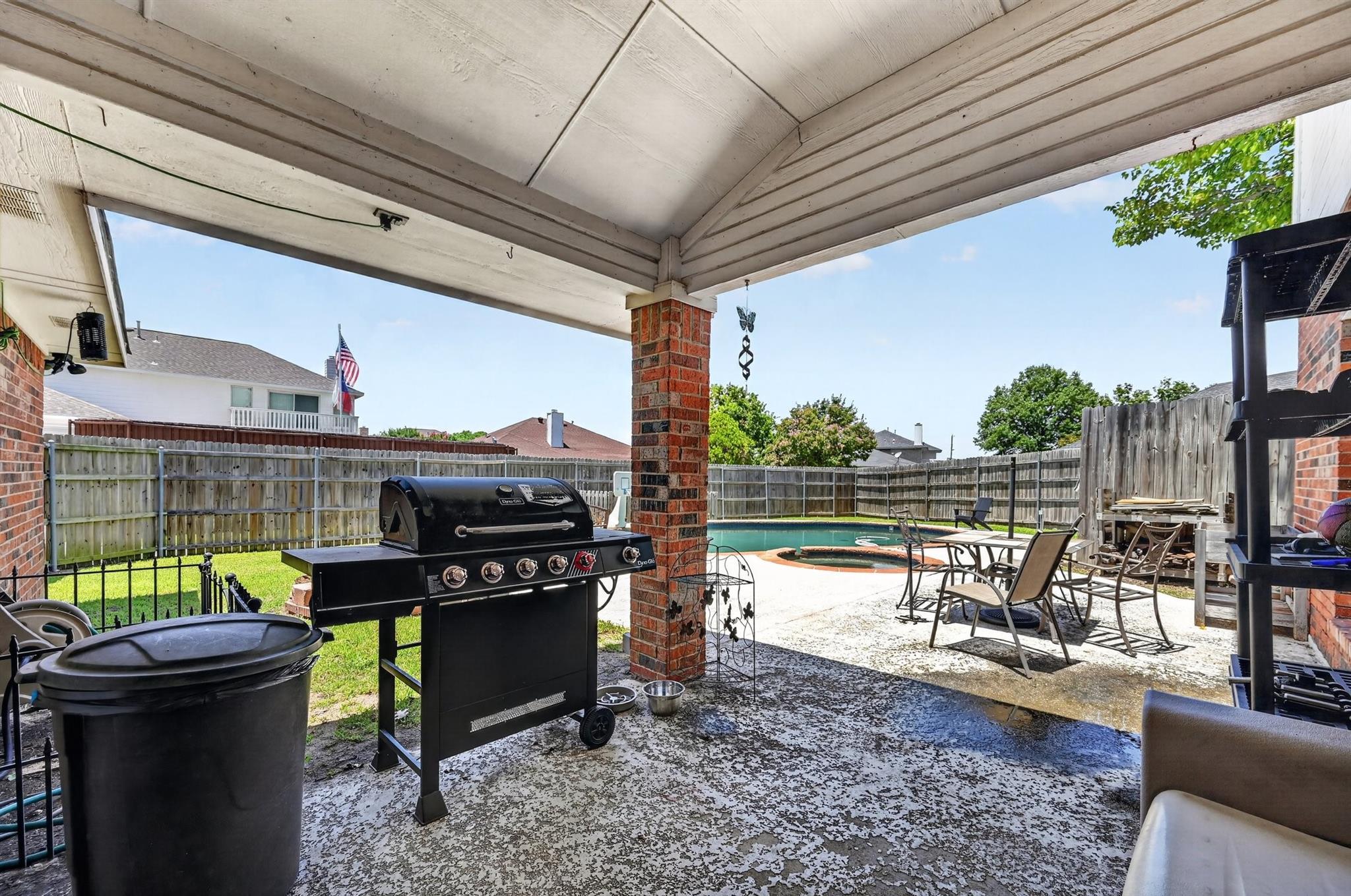 main property photo 30