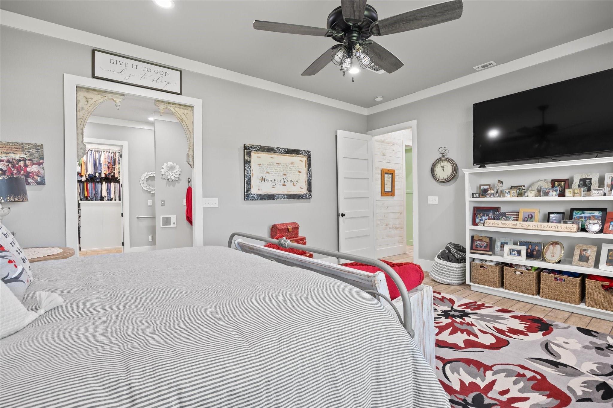 main property photo 23