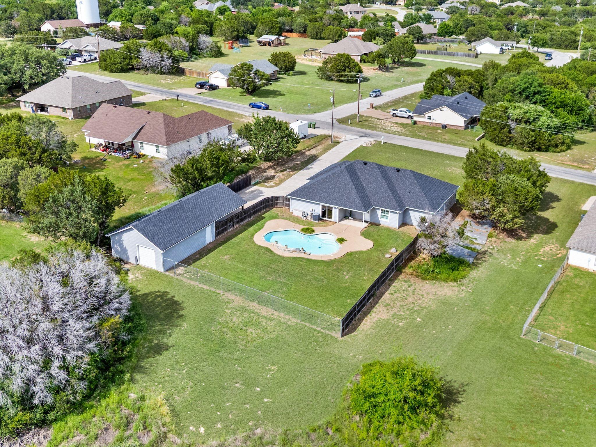 main property photo 28