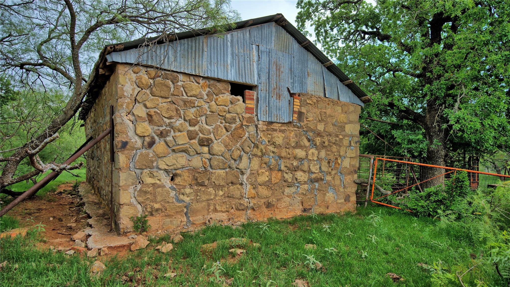 main property photo 10