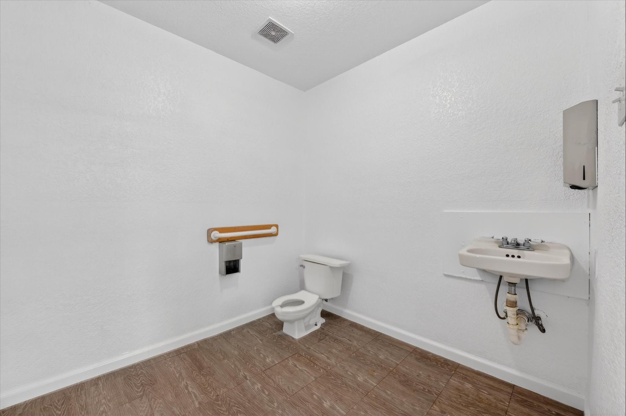 main property photo 12