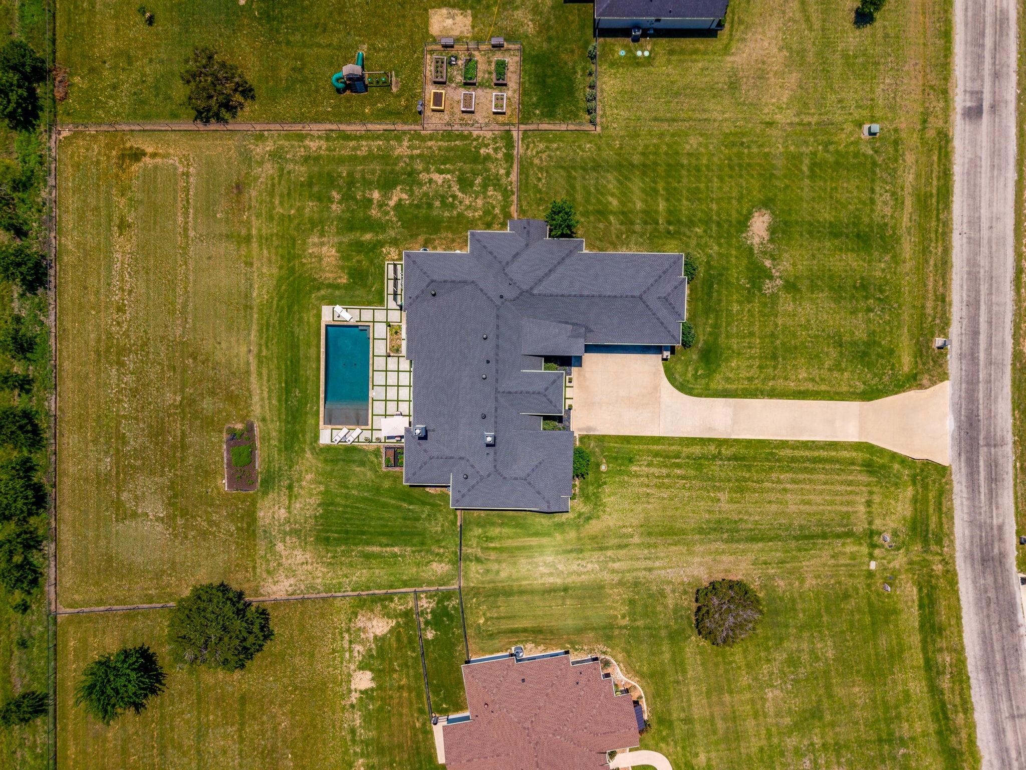 main property photo 37