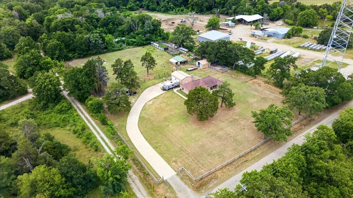 main property photo 28
