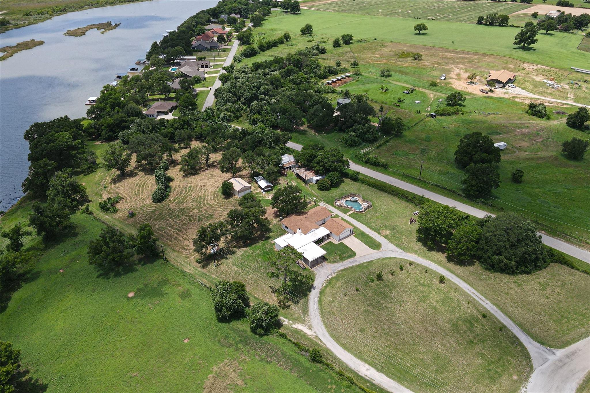 main property photo 31