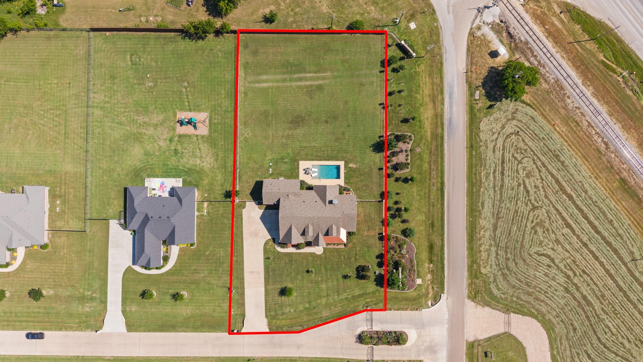 main property photo 39