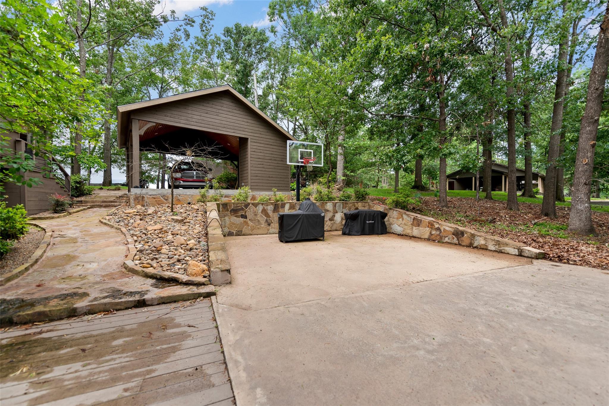 main property photo 39