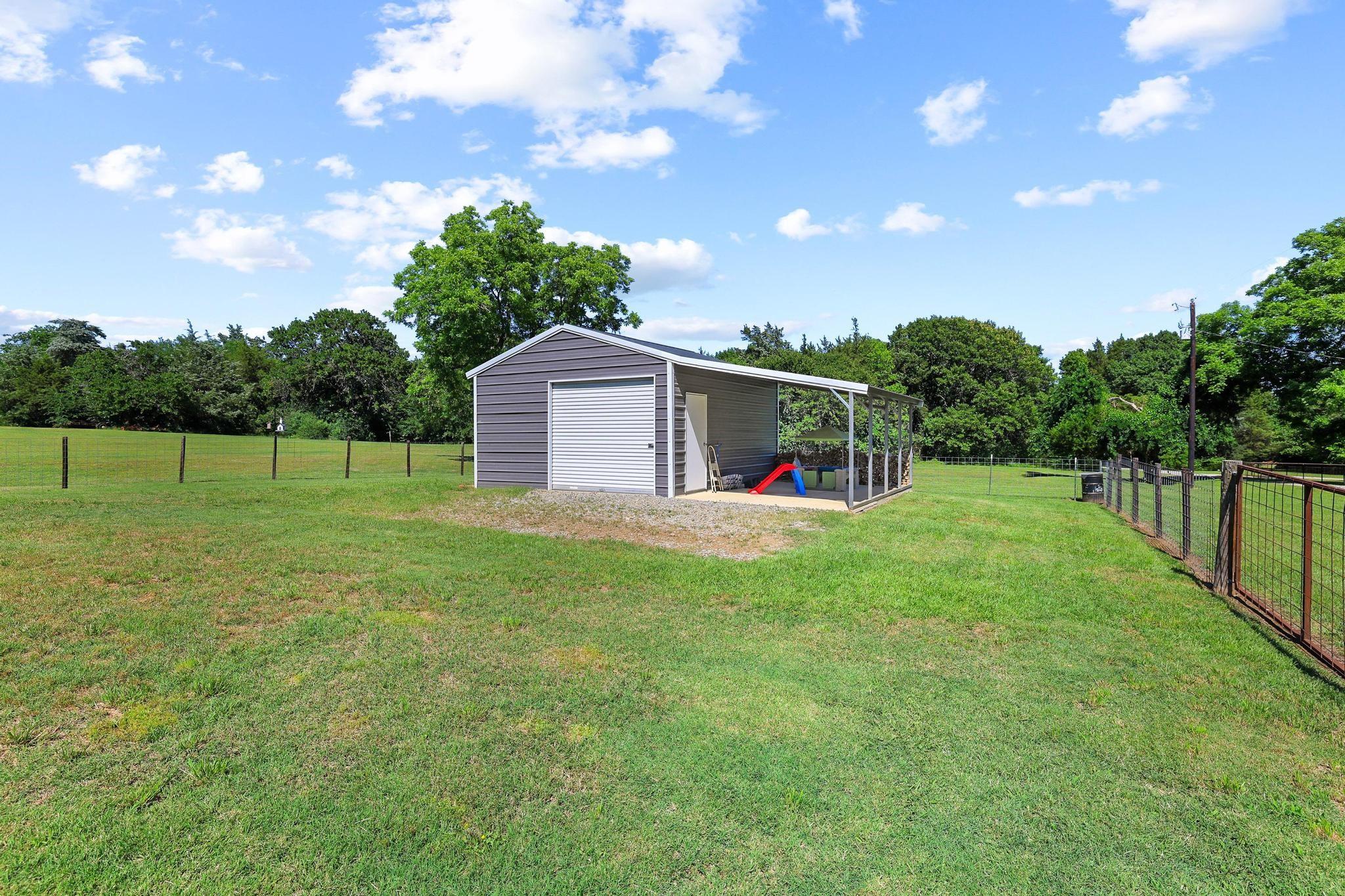main property photo 30