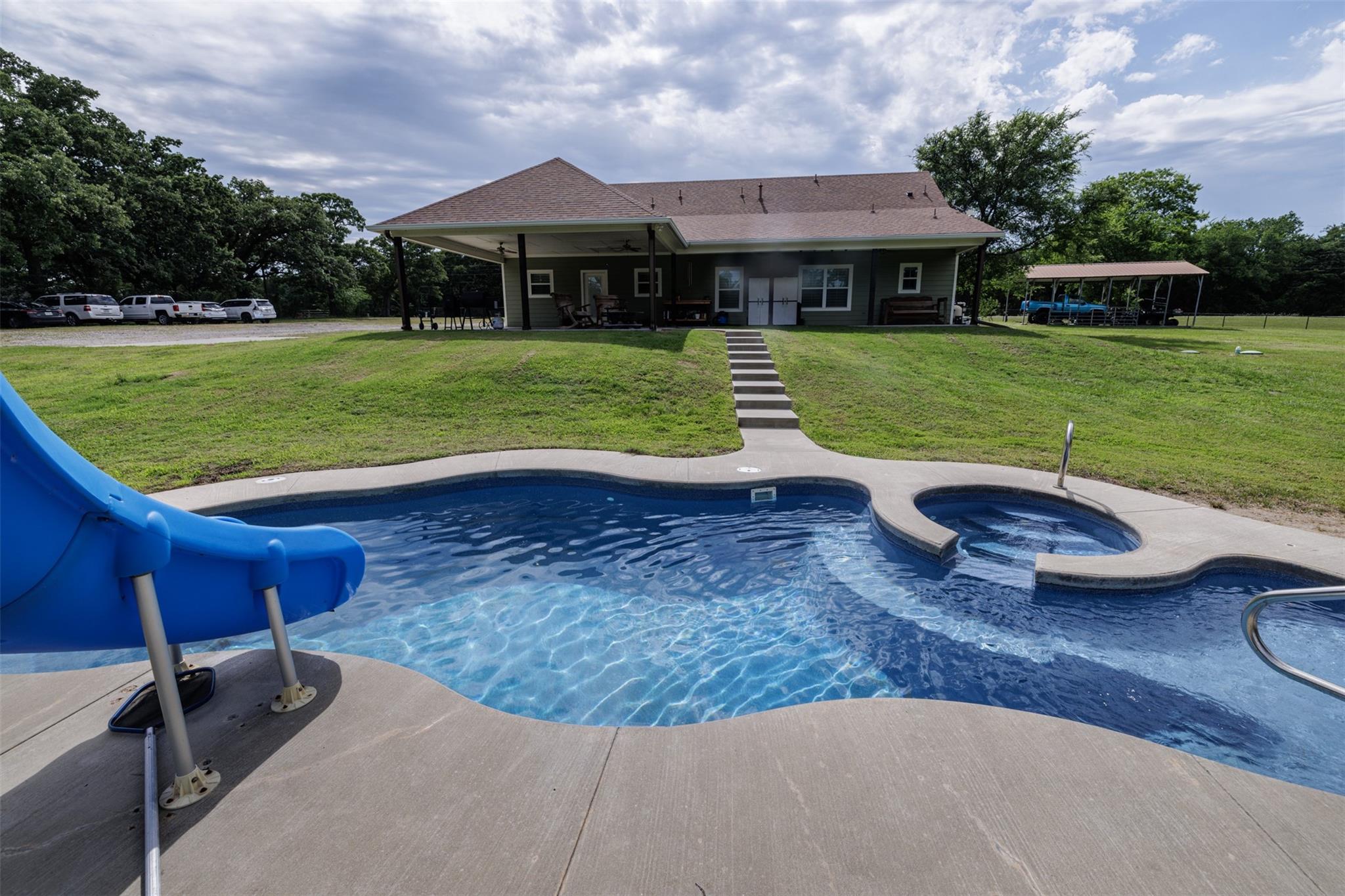 main property photo 24
