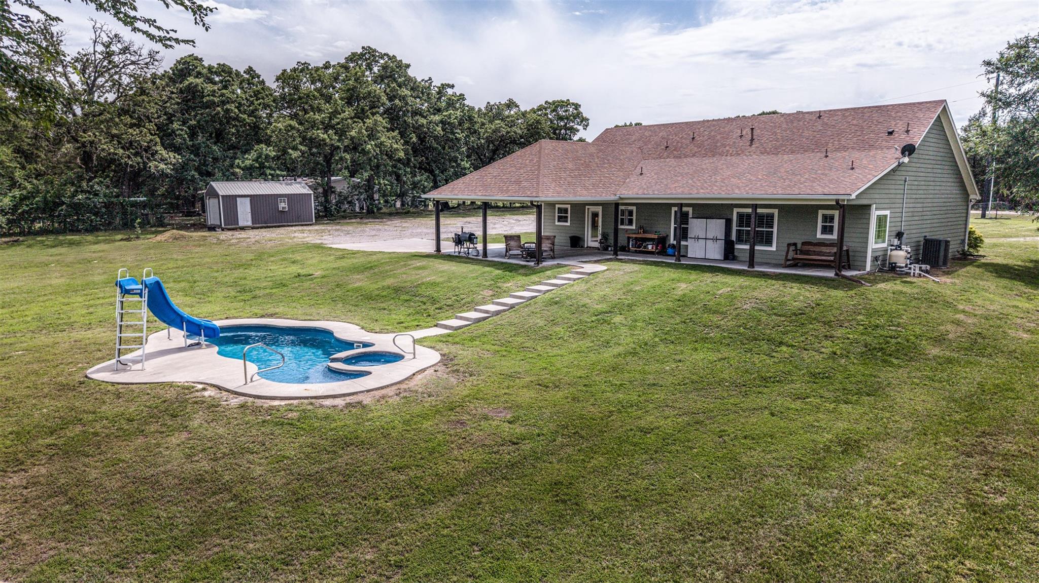 main property photo 28