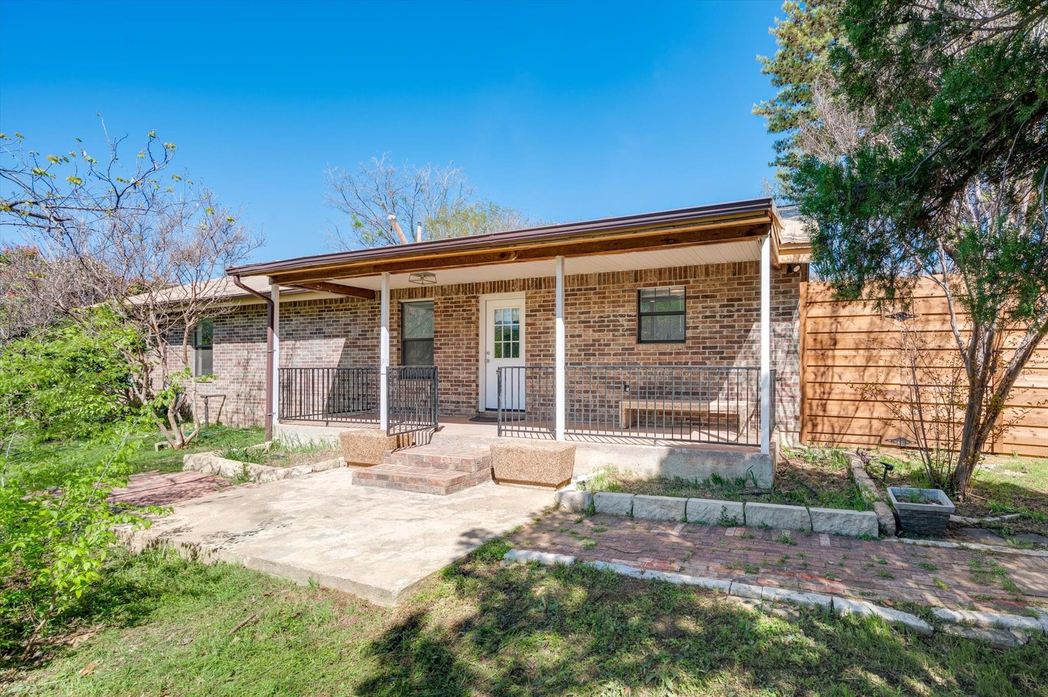 main property photo 4