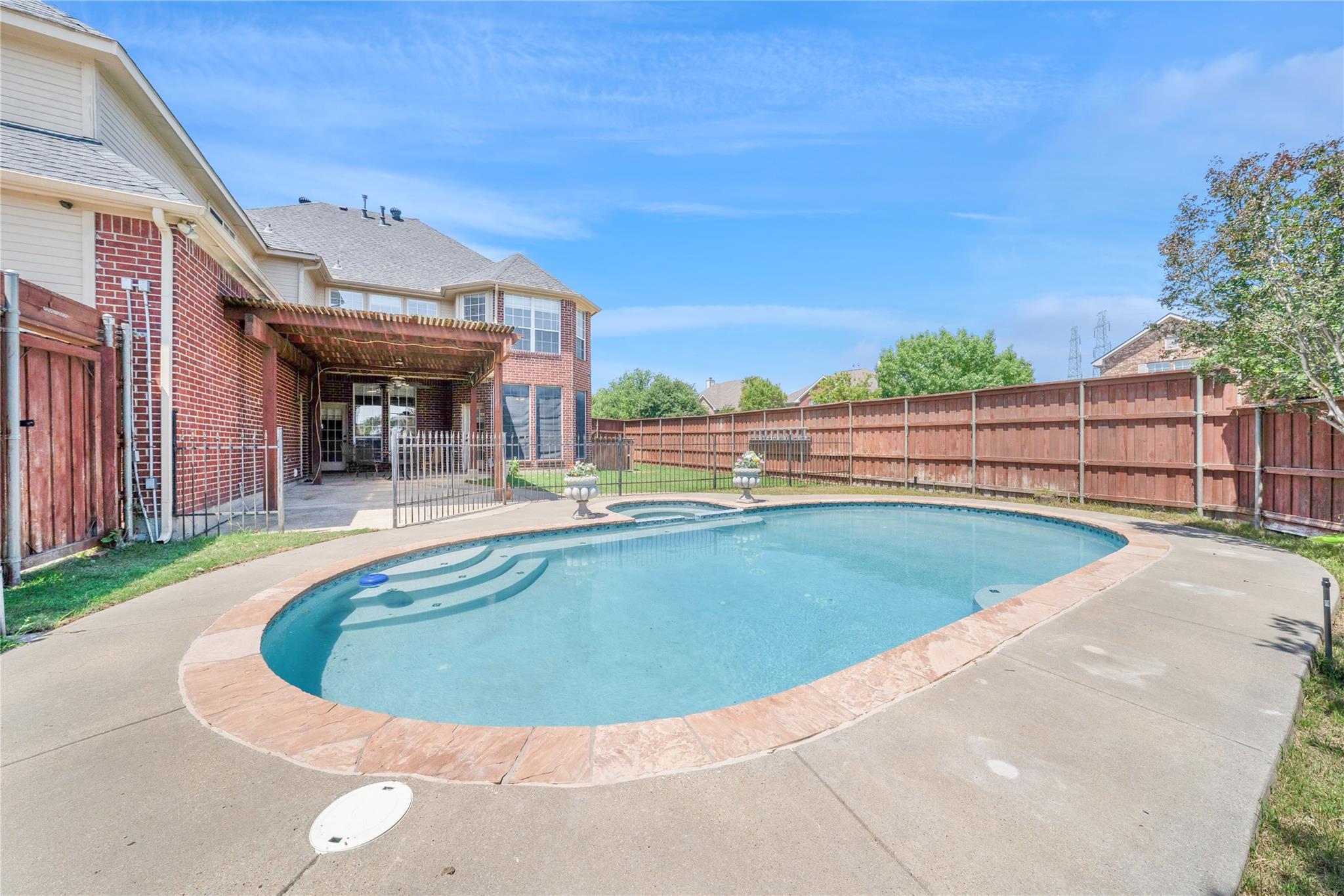 main property photo 28