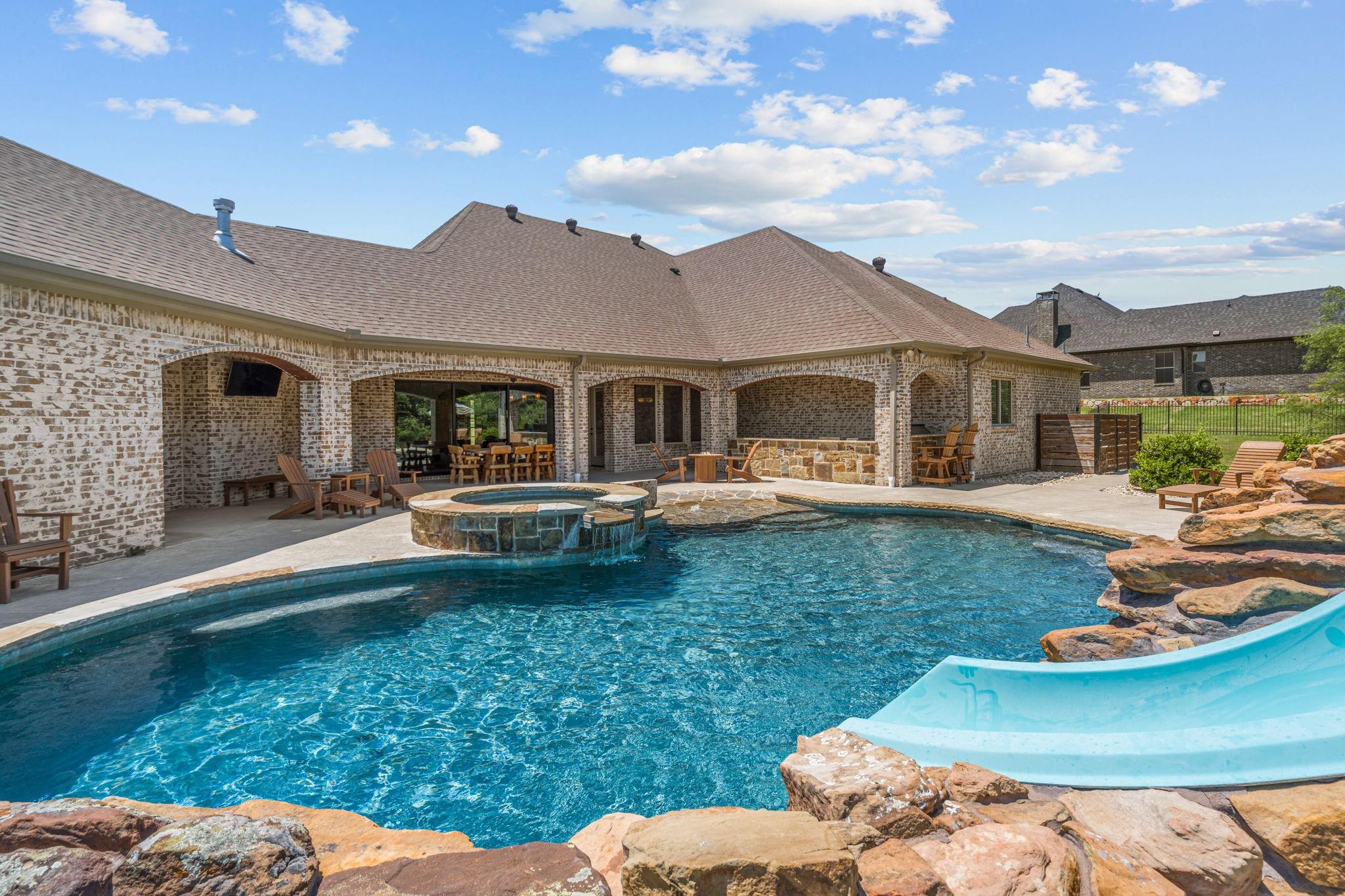 main property photo 2