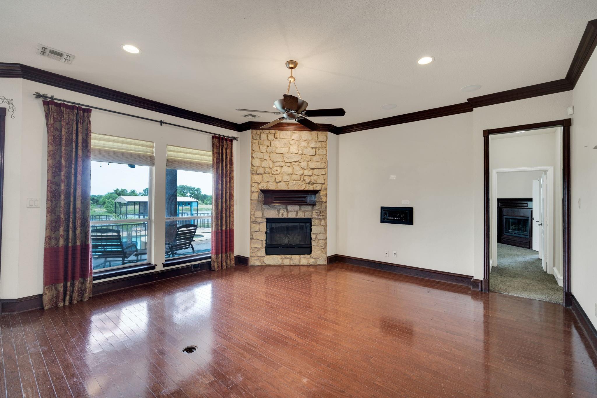 property viewer photo 13