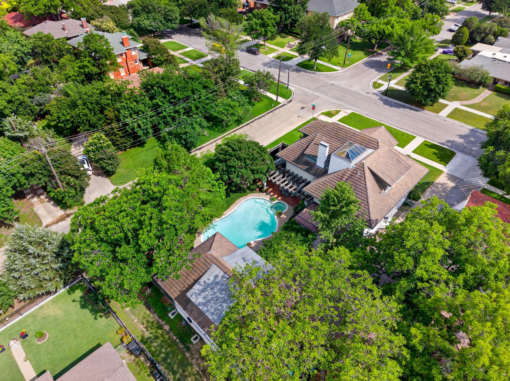 main property photo 37