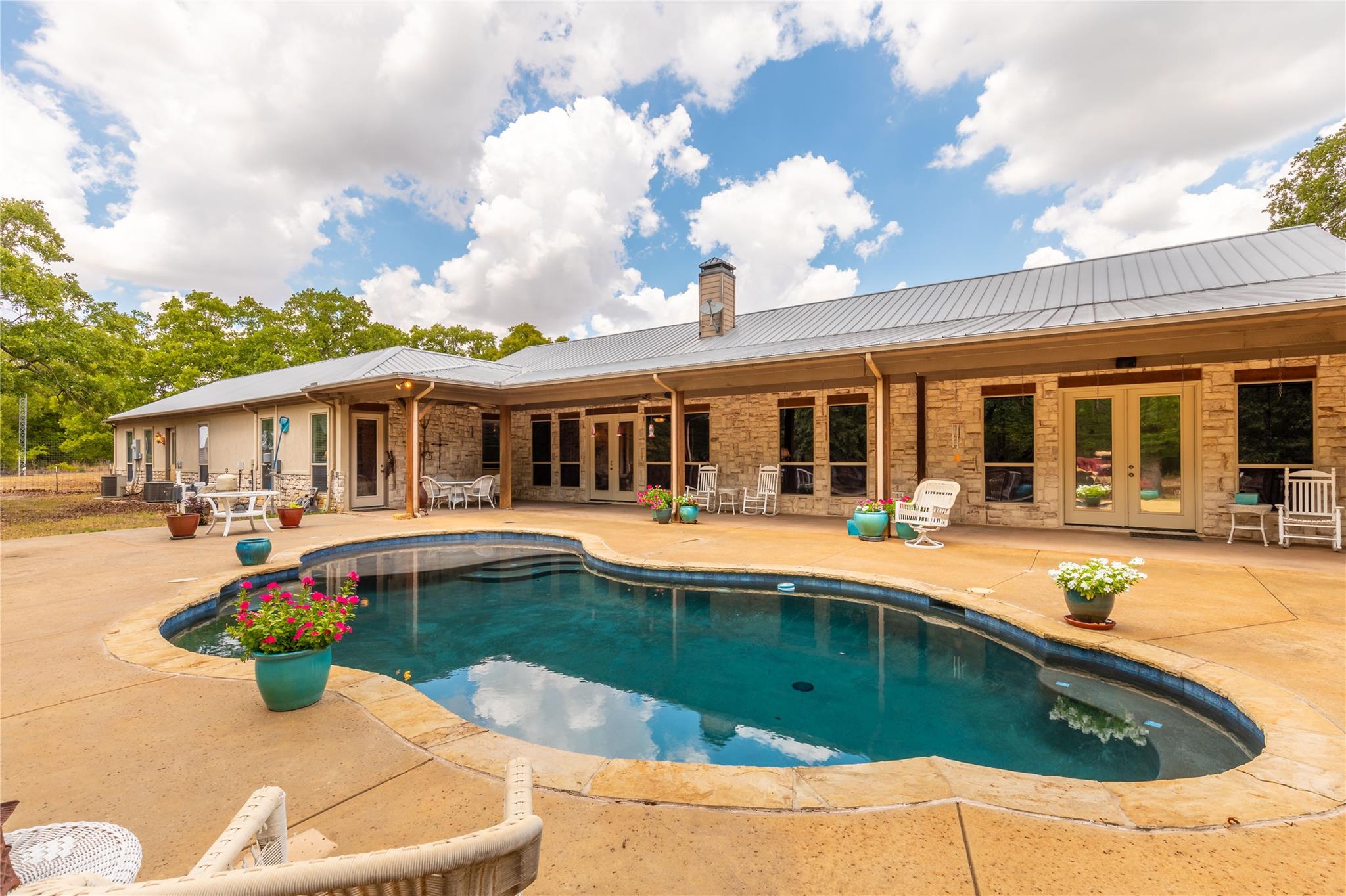 main property photo 33