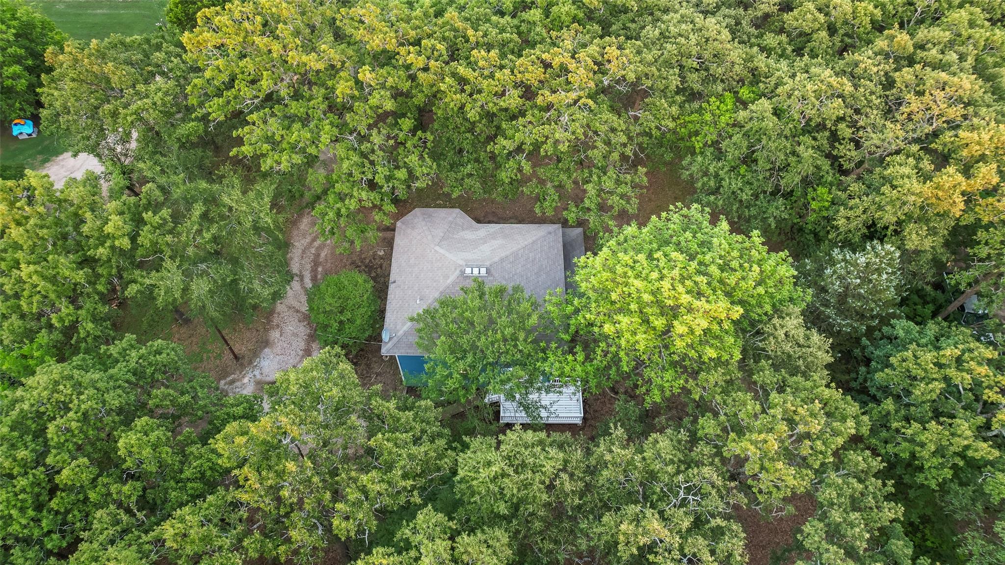 main property photo 28