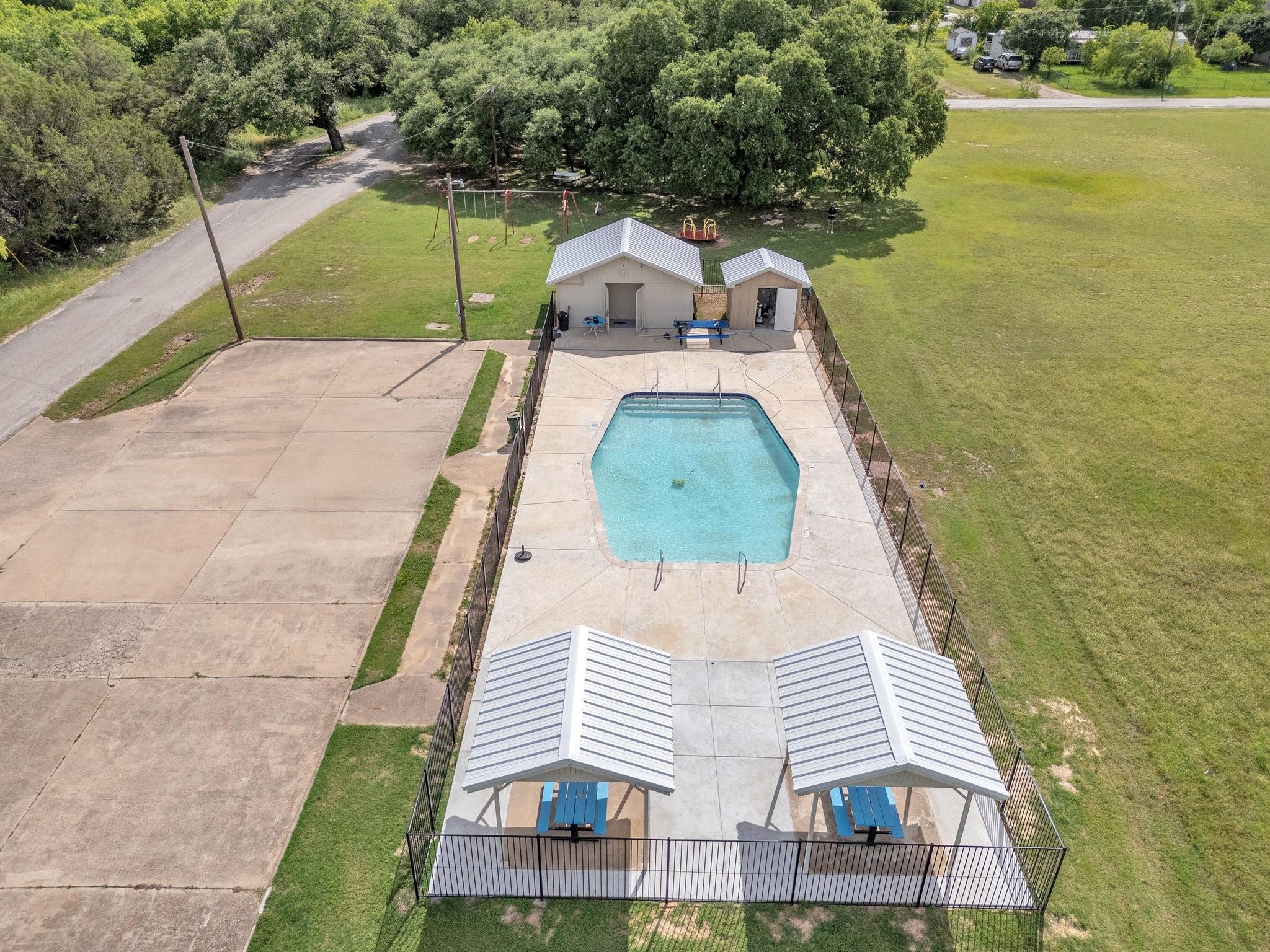 main property photo 16