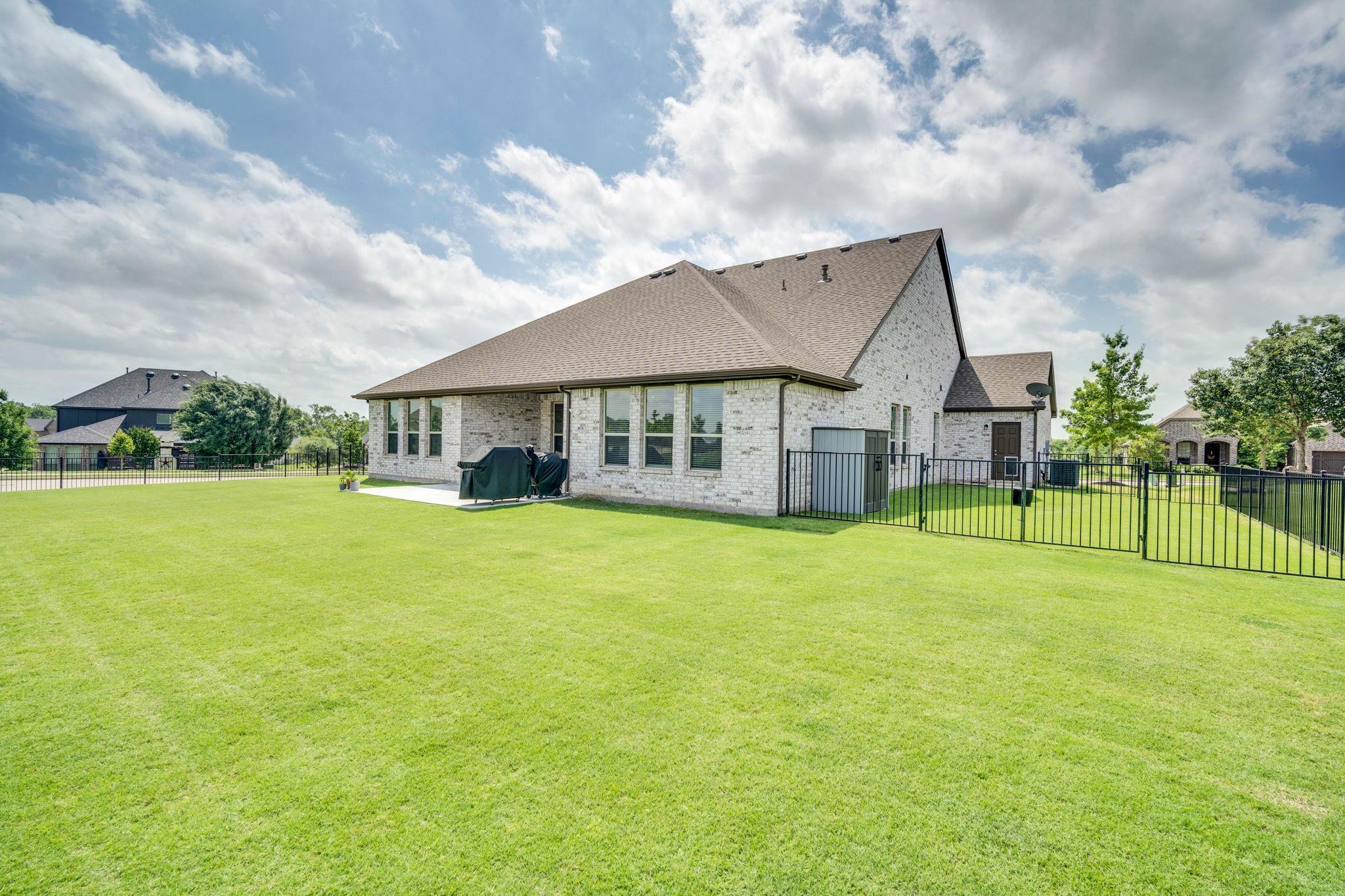main property photo 33