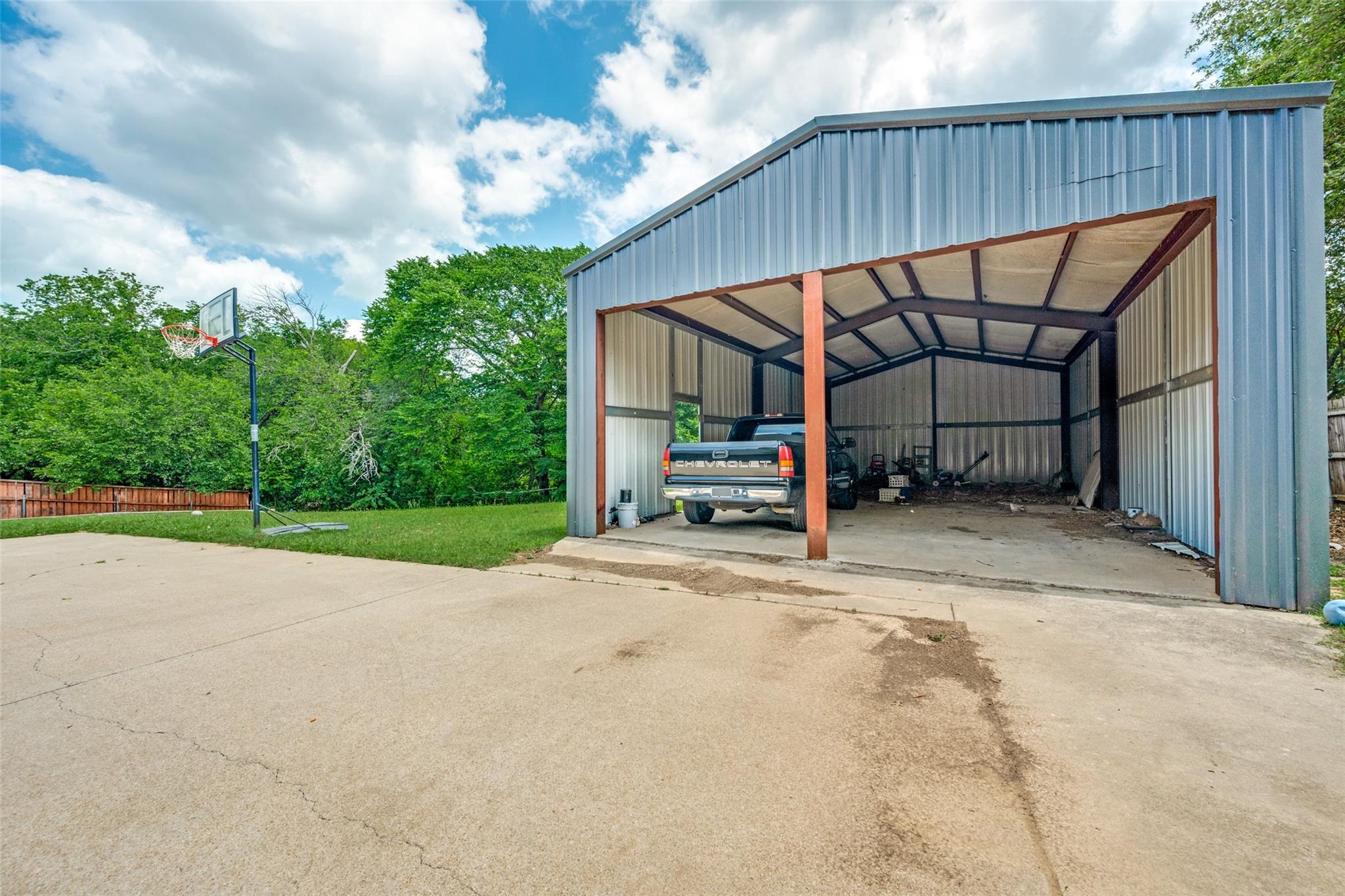main property photo 25