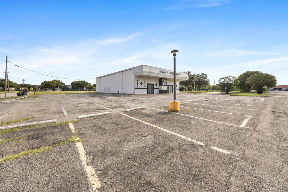 main property photo 32