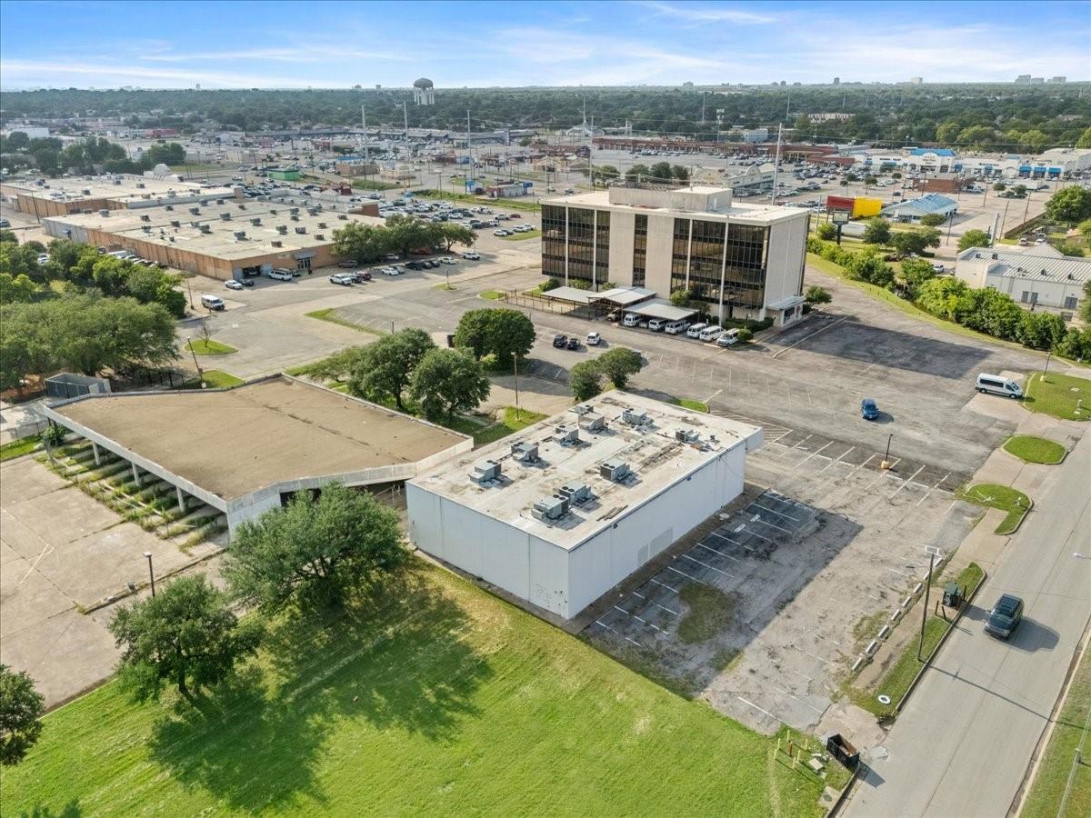 main property photo 33