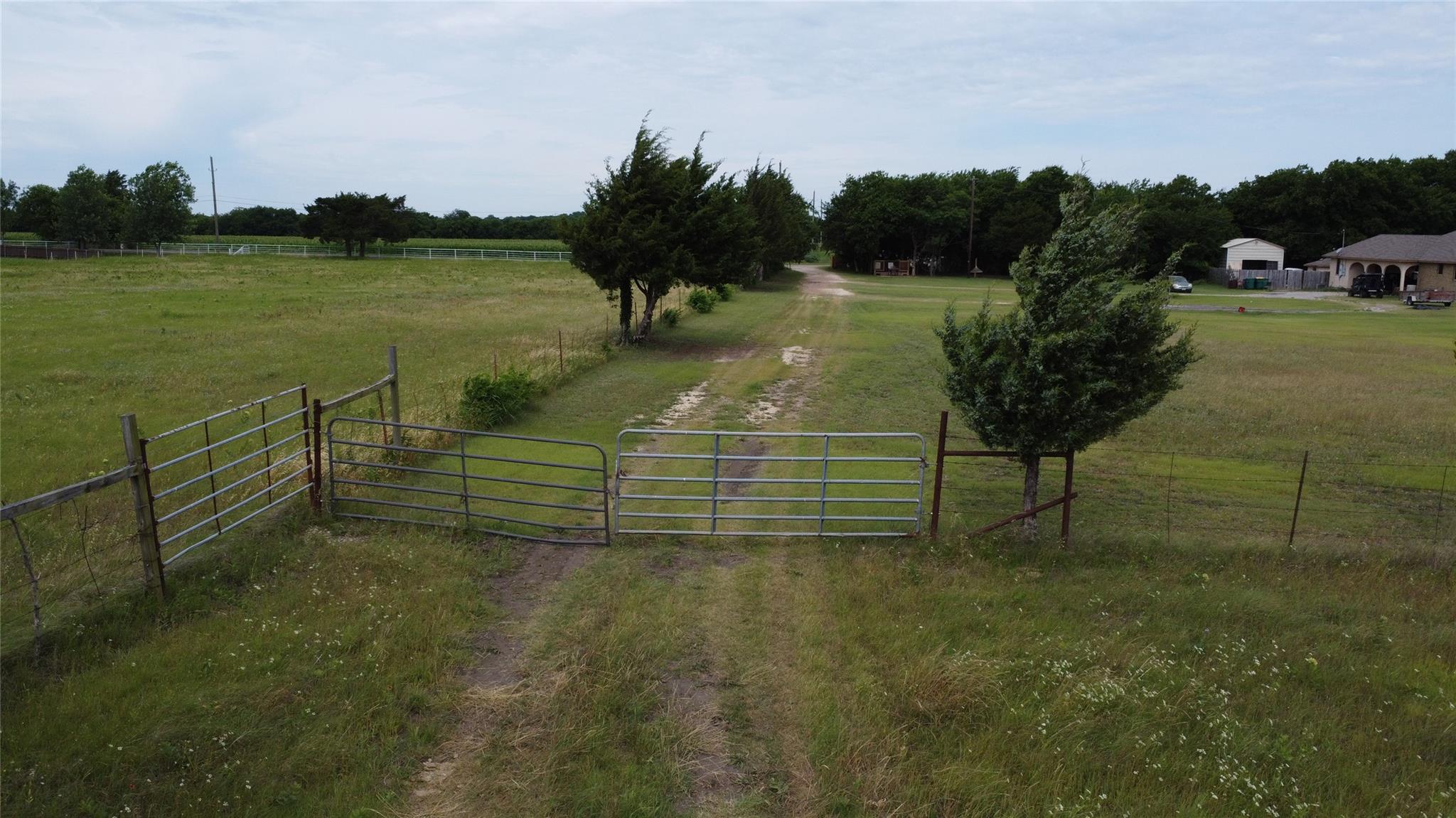 main property photo 10