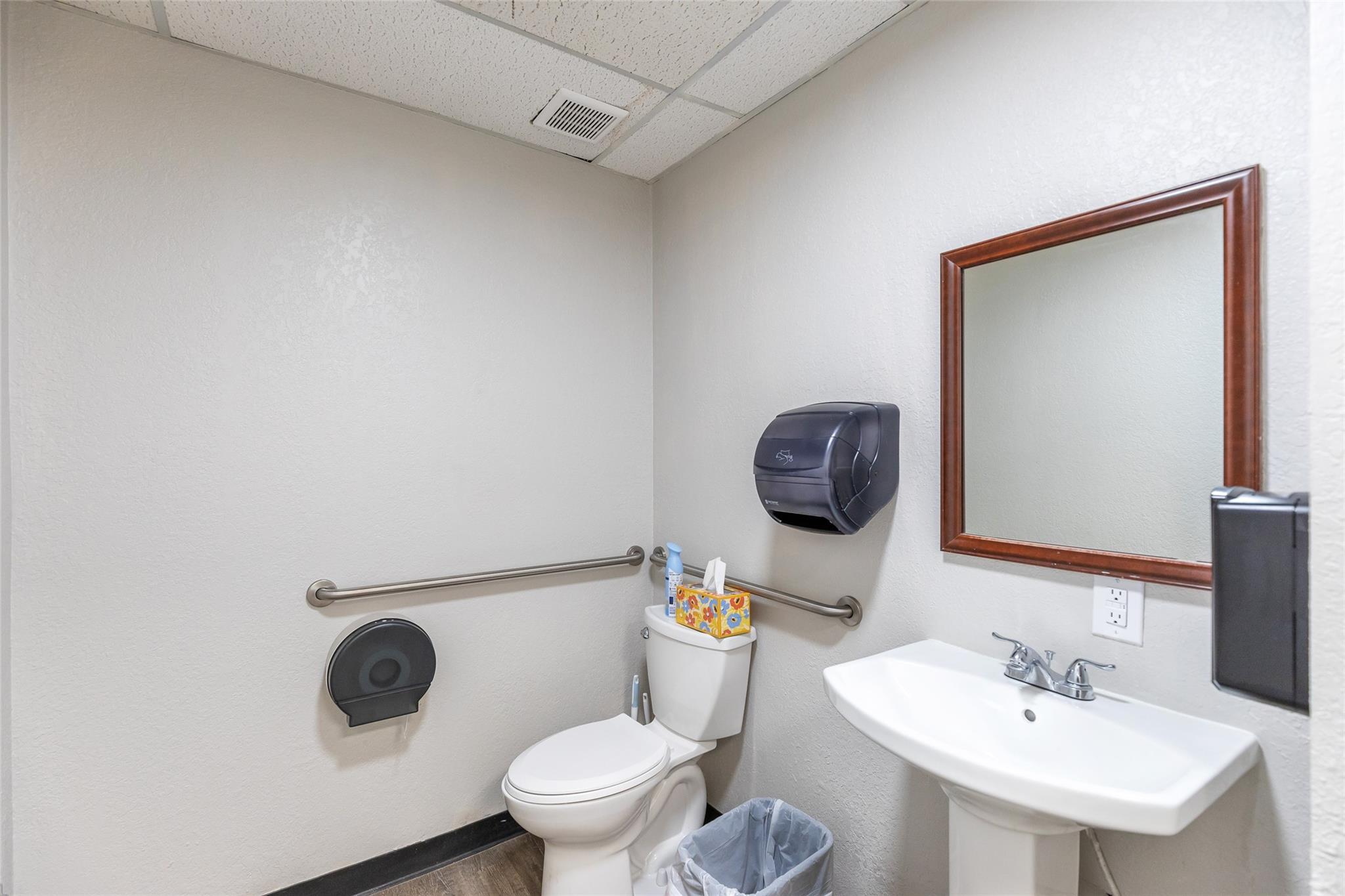 main property photo 24