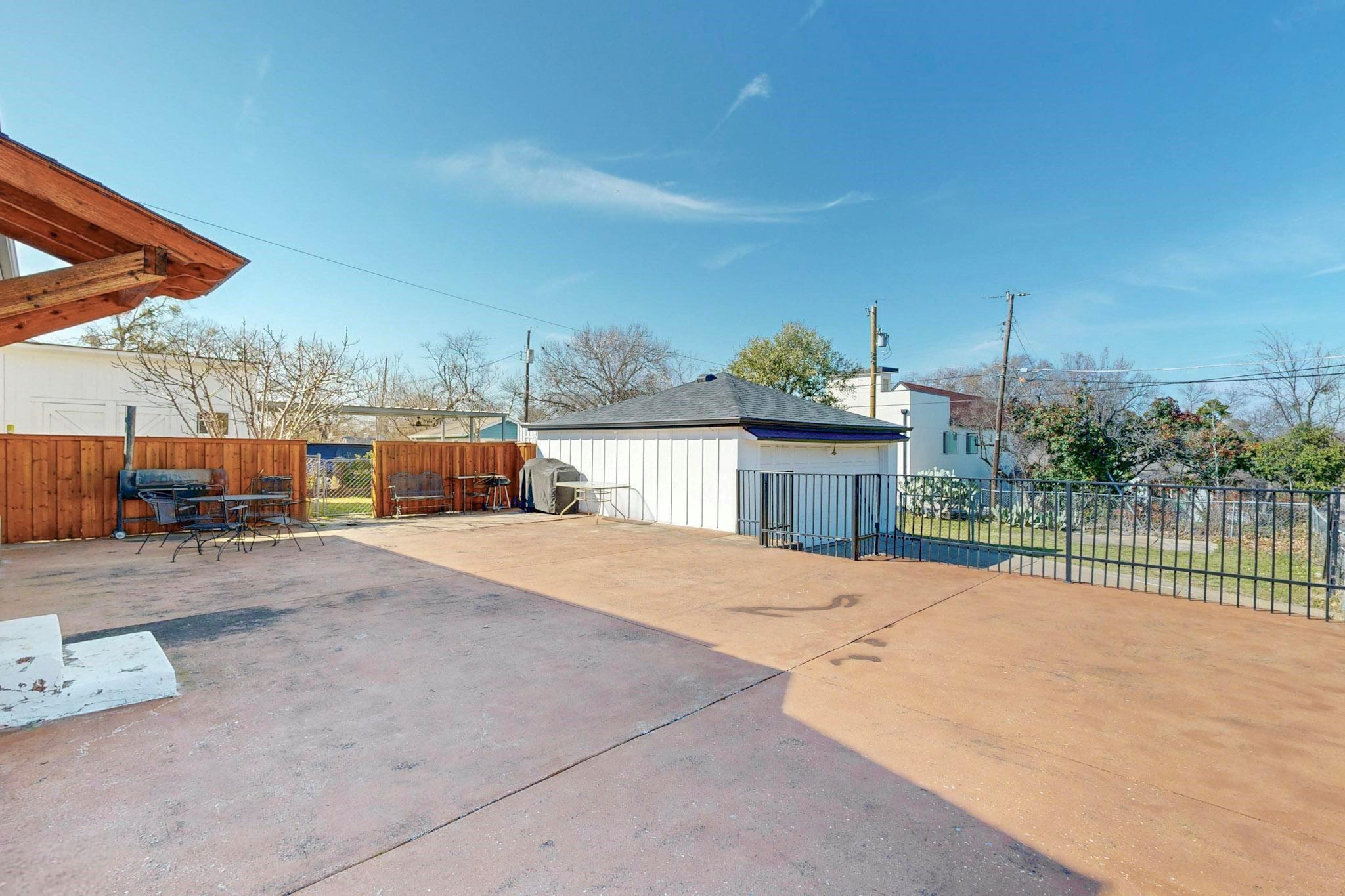 main property photo 14