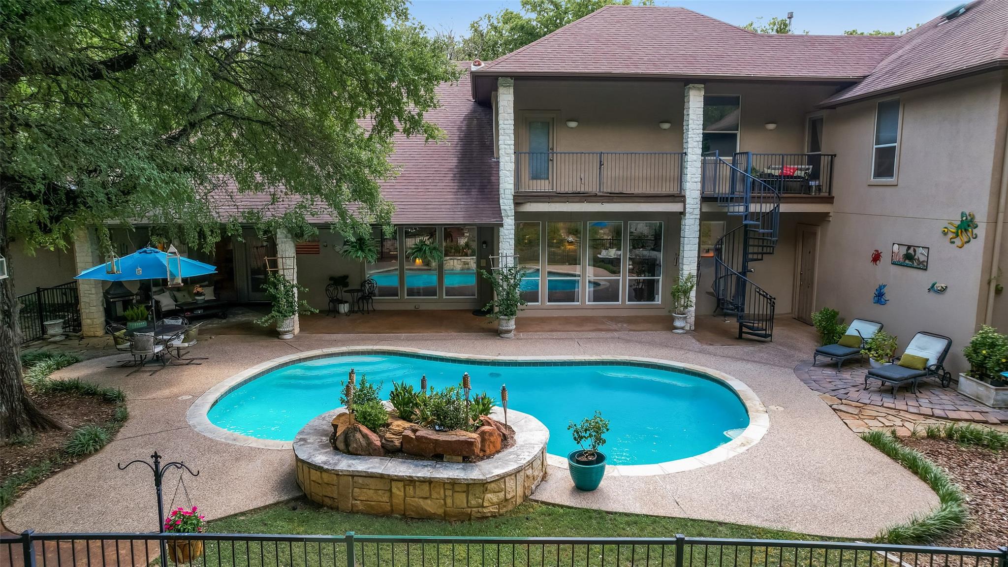 main property photo 28