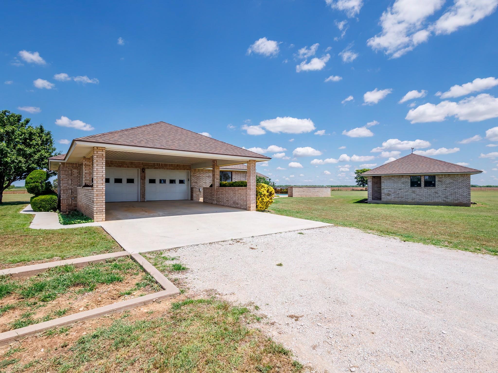 main property photo 10