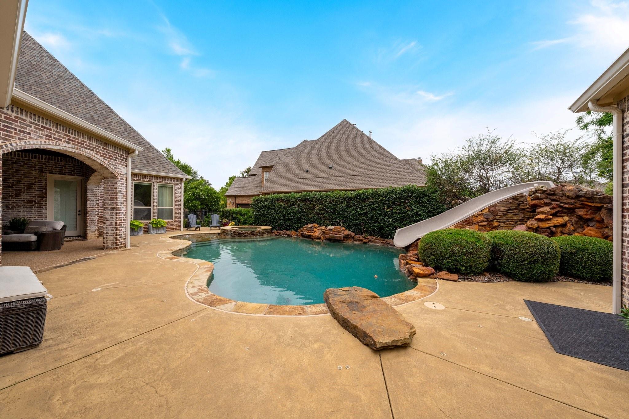 main property photo 34