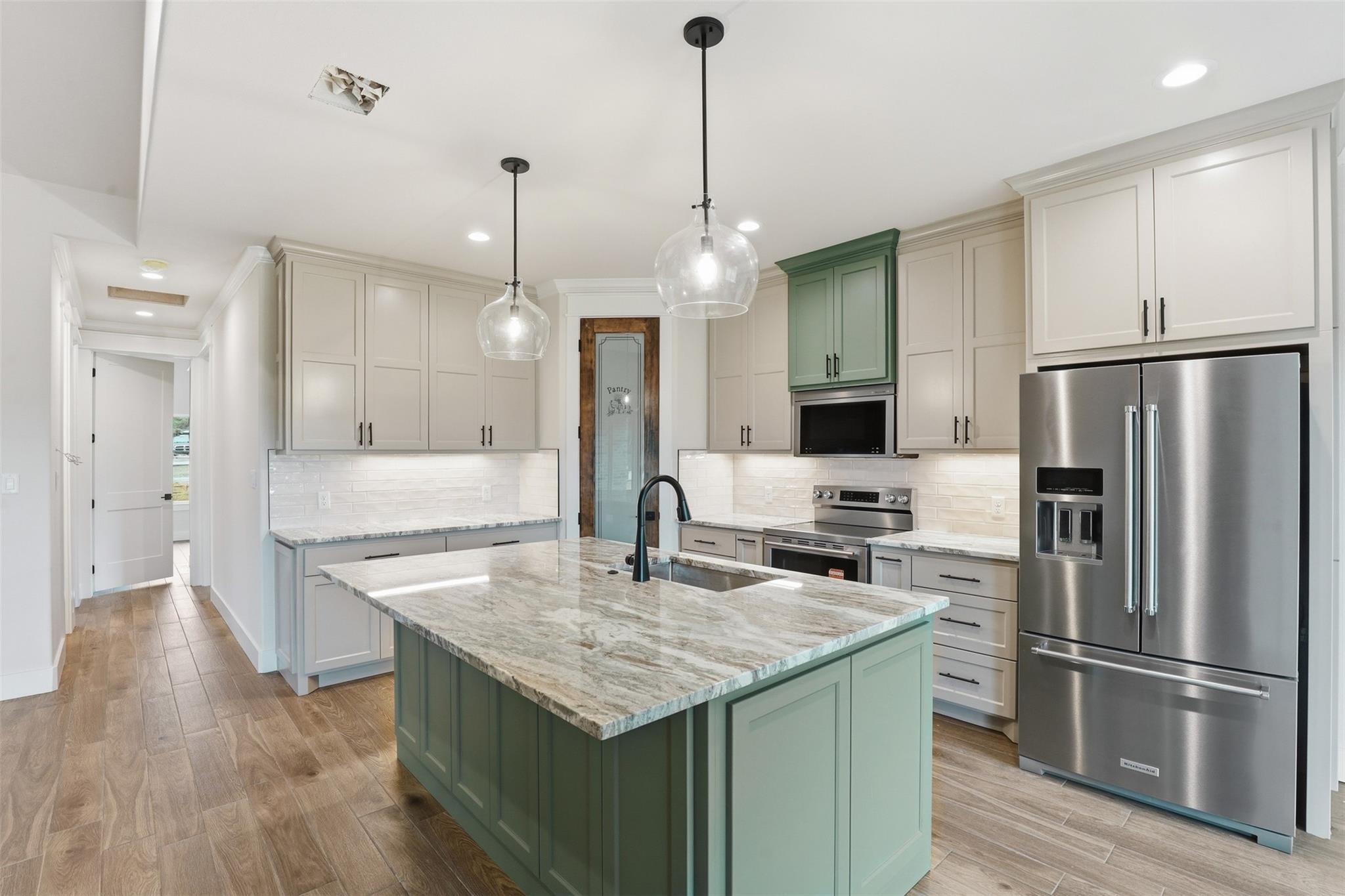 main property photo 9